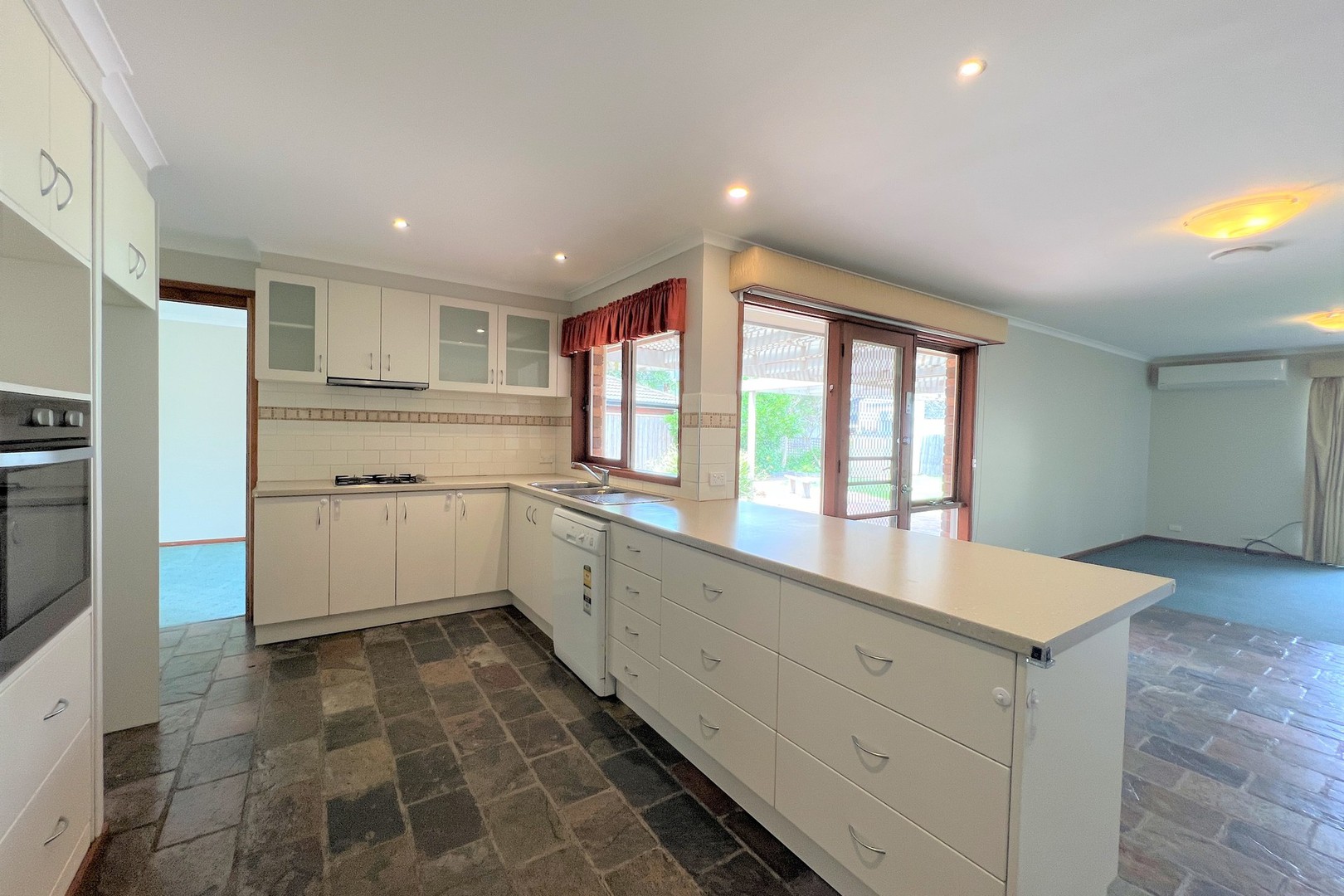 27 Fastnet Drive, Taylors Lakes, VIC 3038, Taylors Lakes - Thumbnail 3