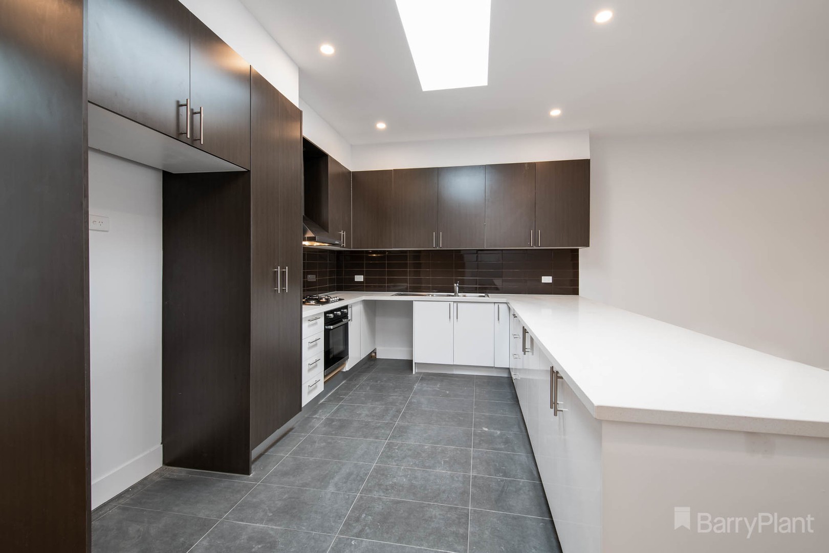 27 Fergus Lane, Cranbourne West, VIC 3977 - Thumbnail 2 - 14/12/2021