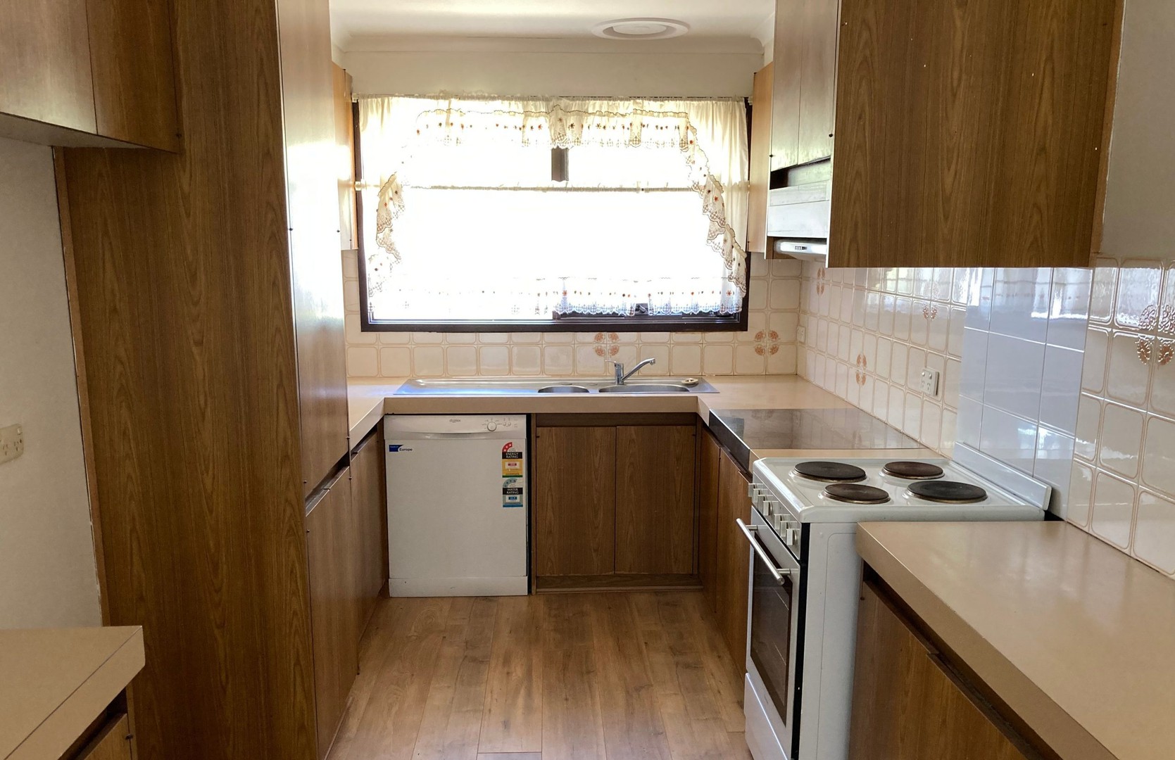 27 Fraser Crescent, Wantirna South, VIC 3152 - Thumbnail 2 - 25/02/2026