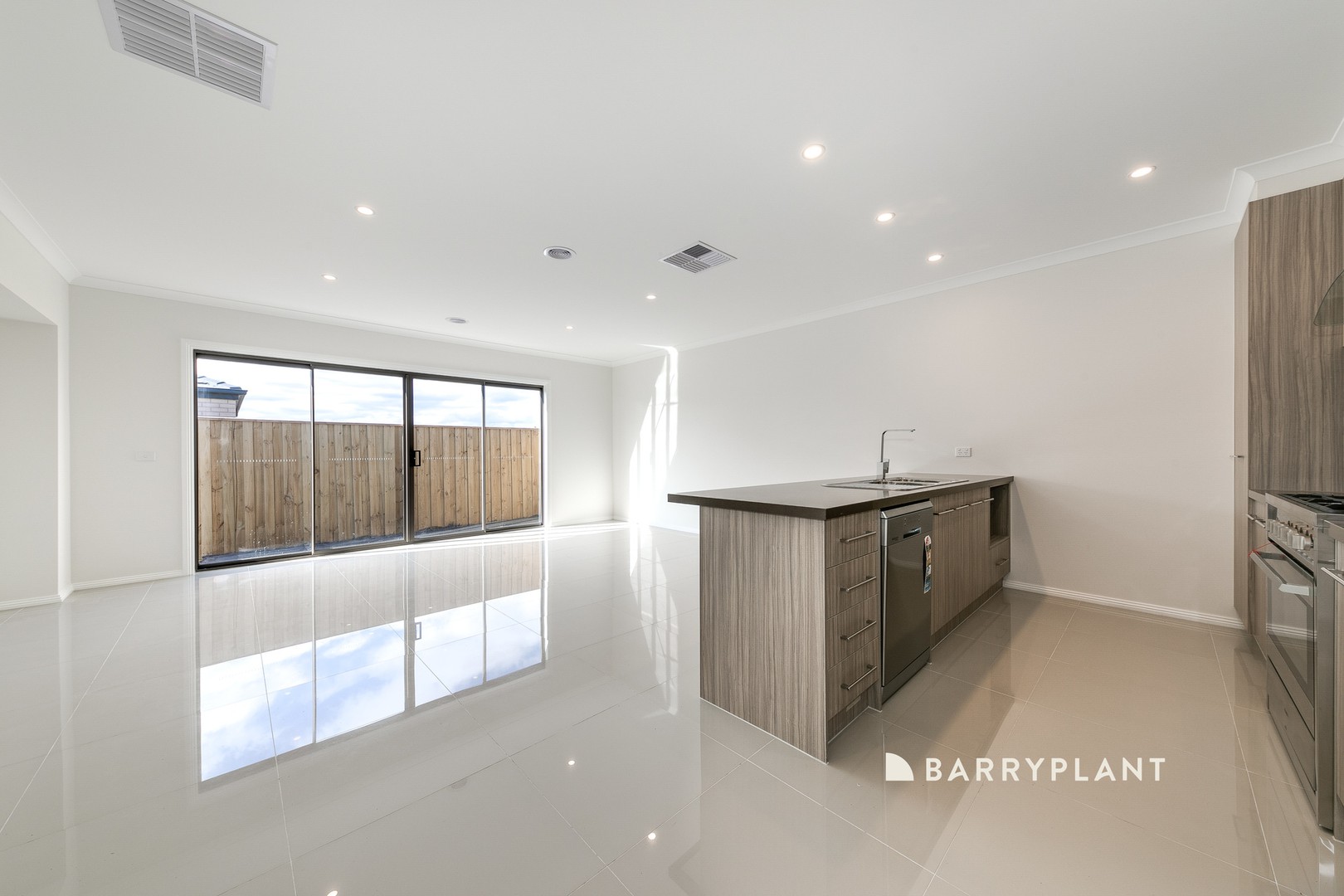 27 Gledhill Street, Narre Warren, VIC 3805, Narre Warren - Thumbnail 4