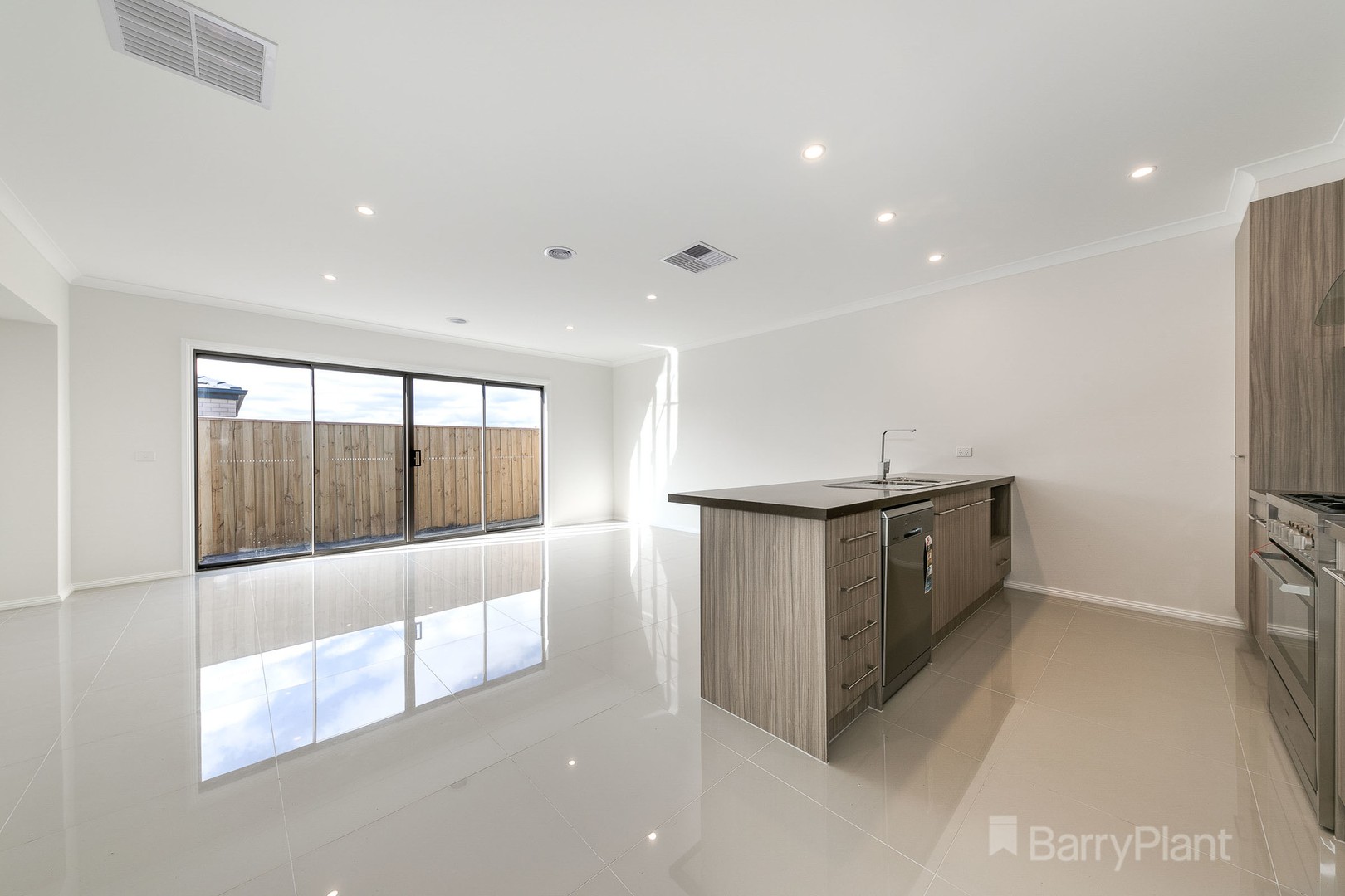 27 Gledhill Street, Narre Warren, VIC 3805, Narre Warren South - Thumbnail 2