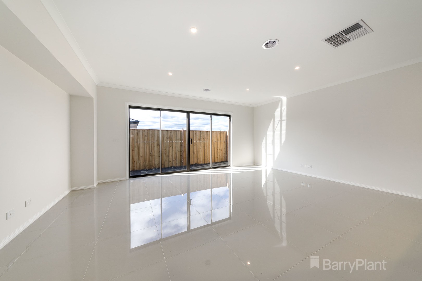 27 Gledhill Street, Narre Warren, VIC 3805, Narre Warren South - Thumbnail 3