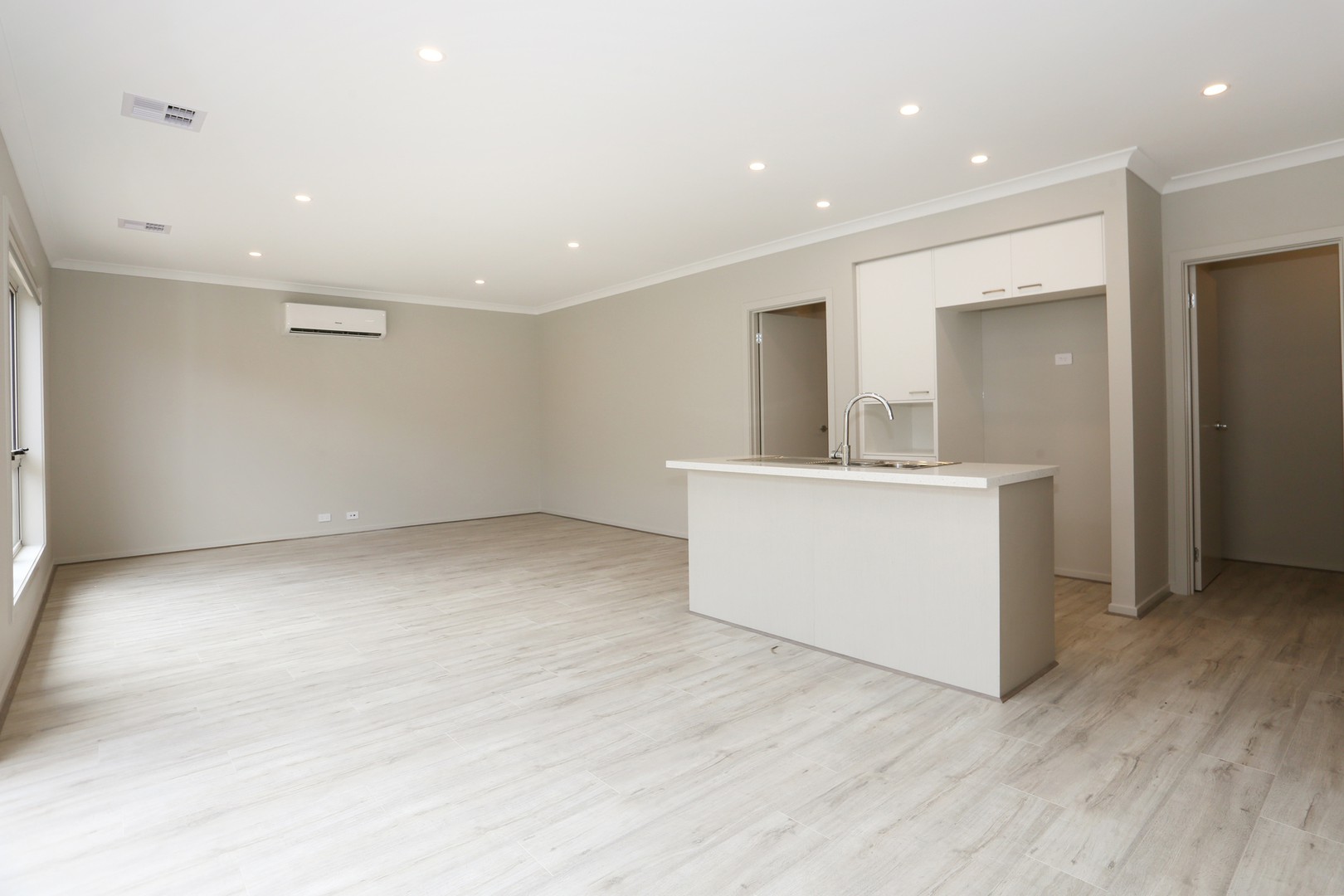 27 Grazing Way, Clyde North, VIC 3978, Clyde North - Thumbnail 3