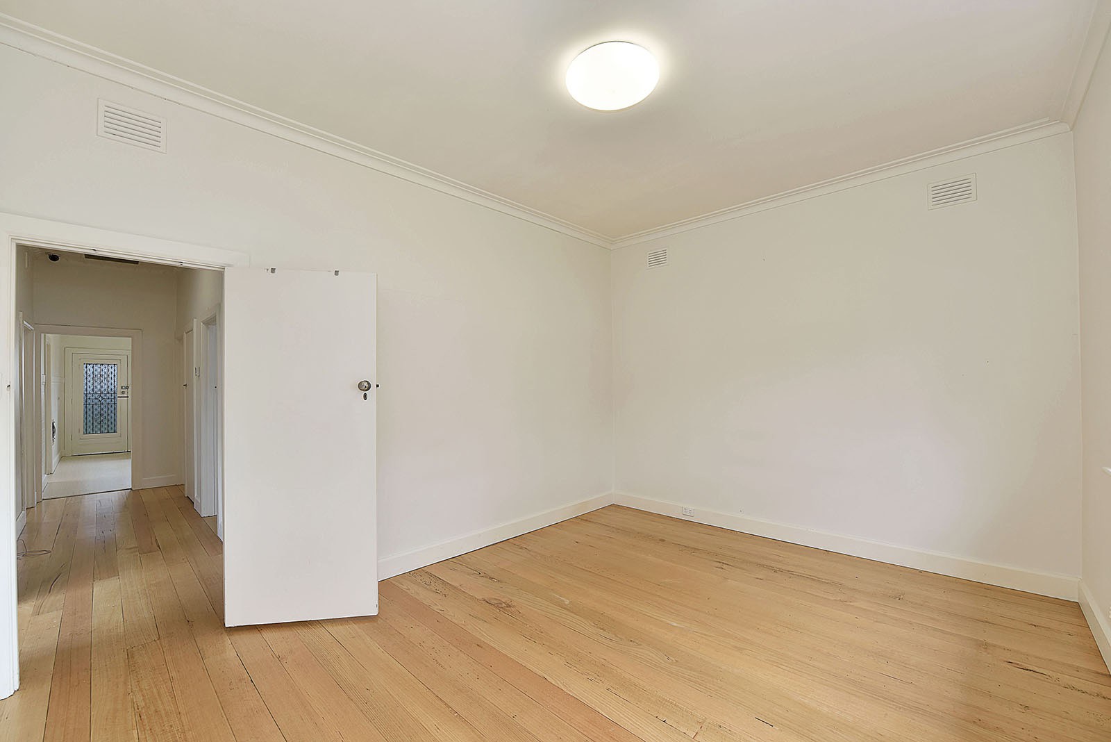 27 Harding Street, Coburg, VIC 3058, Coburg - Thumbnail 4