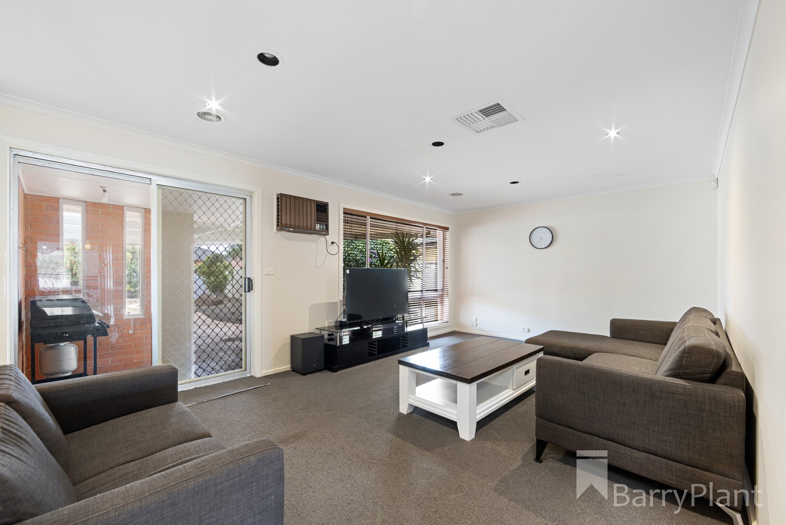 27 Helen StreetSt Albans, VIC 3021, St Albans - Thumbnail 4