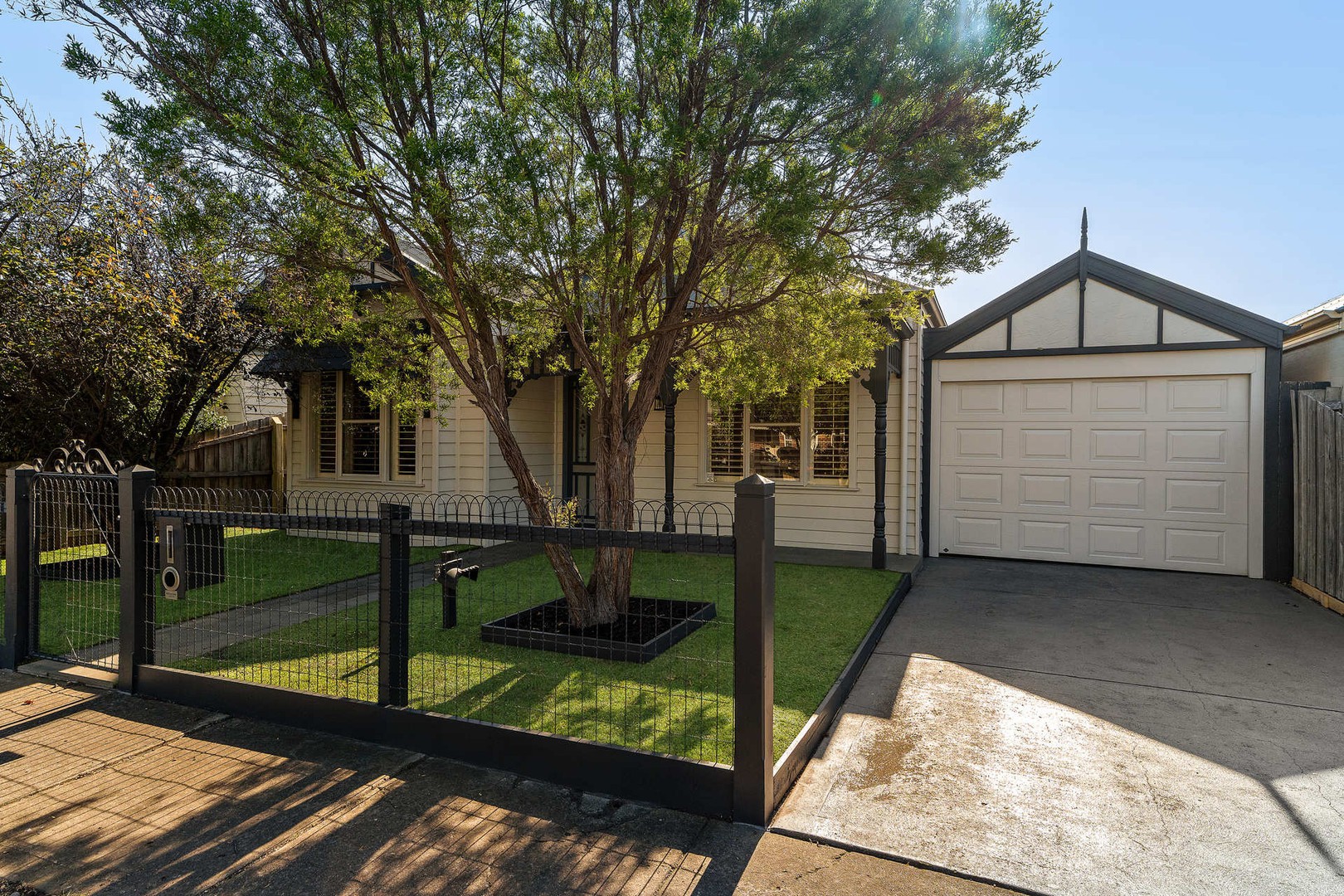 27 Hollington Crescent, Point Cook, VIC 3030 - Thumbnail 2 - 13/05/2026