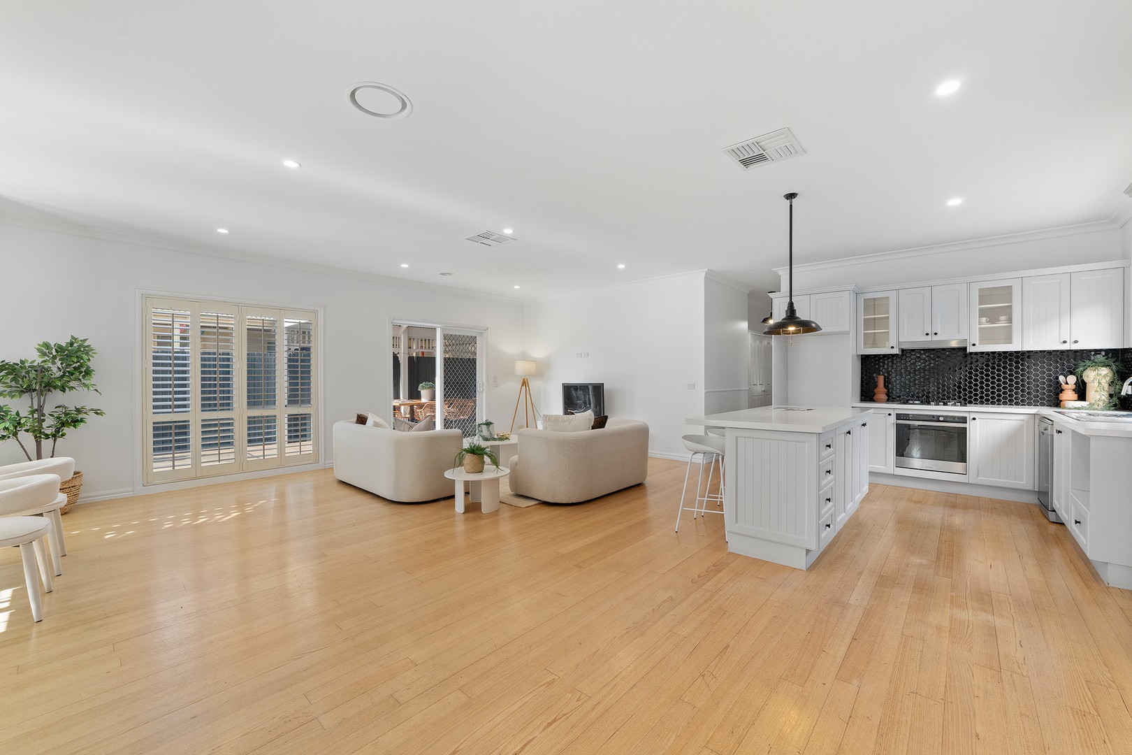 27 Hollington Crescent, Point Cook, VIC 3030, Point Cook - Thumbnail 4