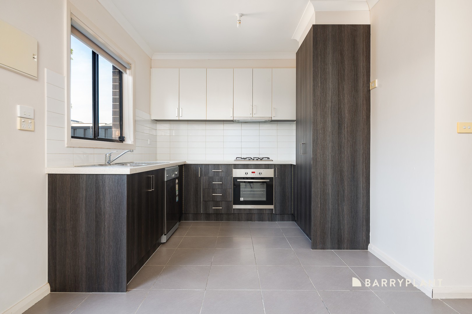 27 Huntingfield Street, Craigieburn, VIC 3064, Craigieburn - Thumbnail 5