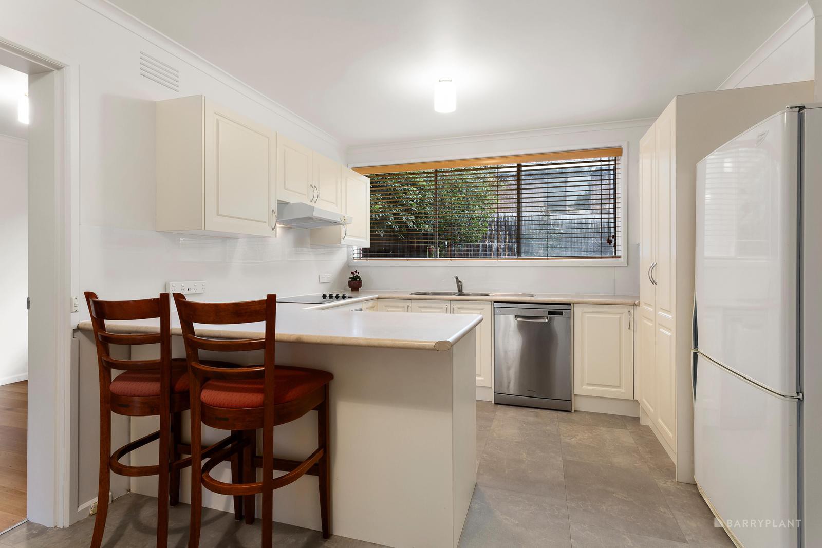 27 Kardinia Drive, Yallambie, VIC 3085, Yallambie - Thumbnail 3