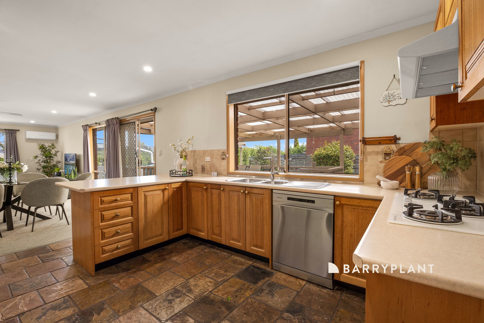 27 Kendall Drive, Narre Warren, VIC 3805, Narre Warren - Thumbnail 6