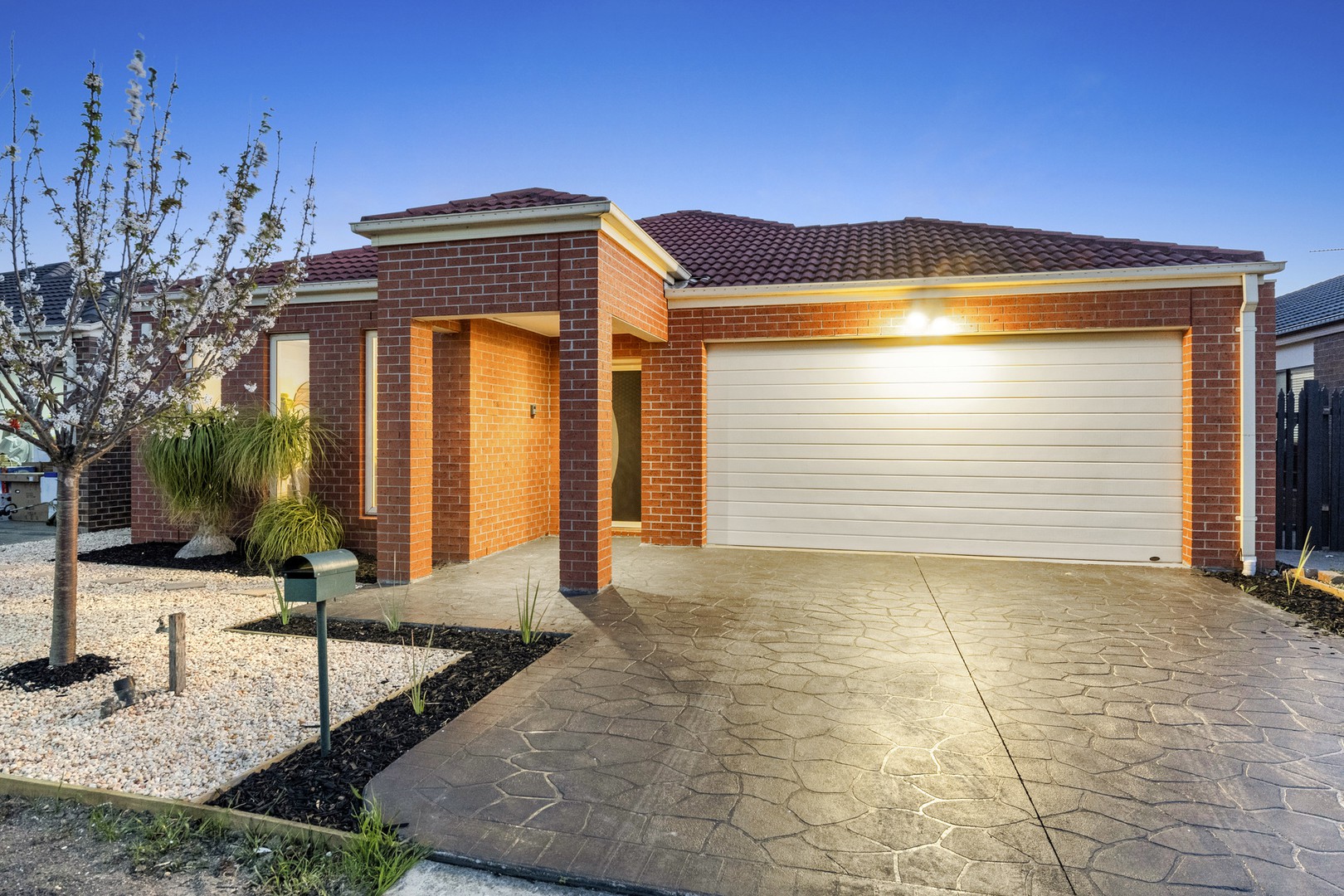 27 Kinglake Crescent, Craigieburn, VIC 3064, Craigieburn - Thumbnail 2