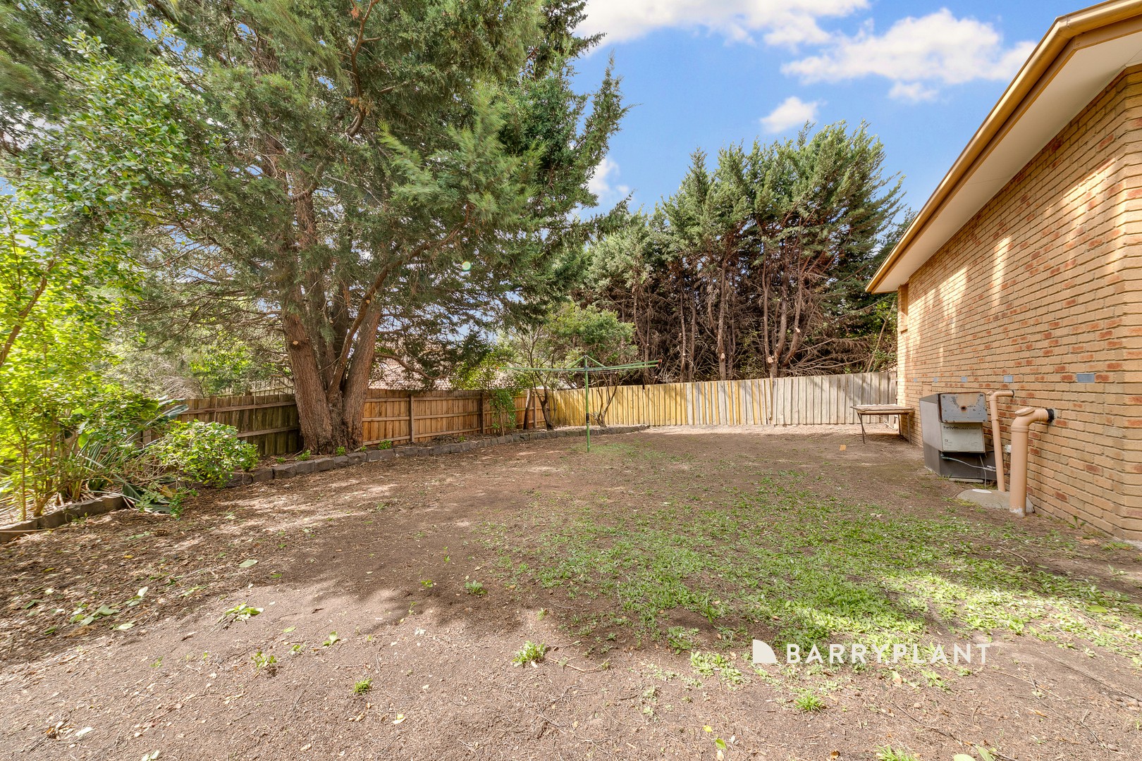 27 Kurrajong Road, Narre Warren, VIC 3805 - Thumbnail 2 - 31/03/2026