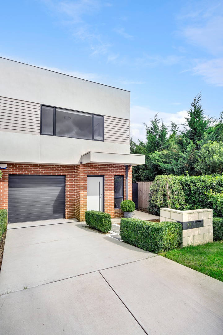 27 Landsby Drive, Avondale Heights, VIC 3034 - Thumbnail 2 - 19/03/2025