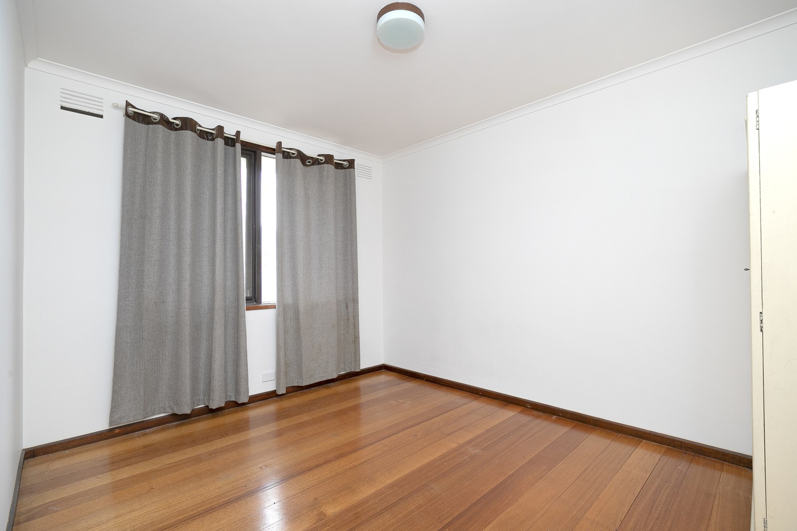 27 Lowalde Drive, Epping, VIC 3076, Epping - Thumbnail 8