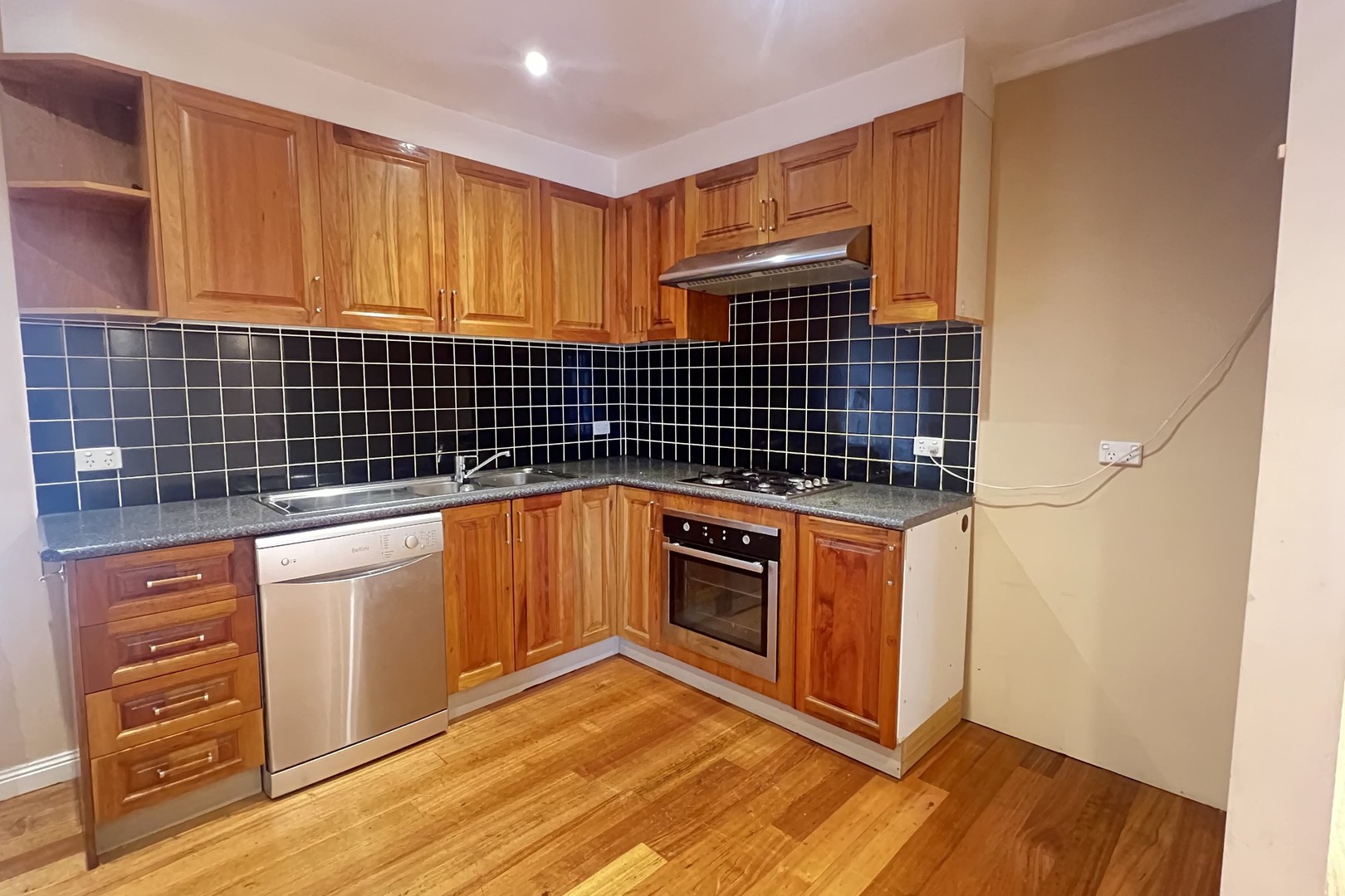 27 Lynne Street, Lalor, VIC 3075, Lalor - Thumbnail 2