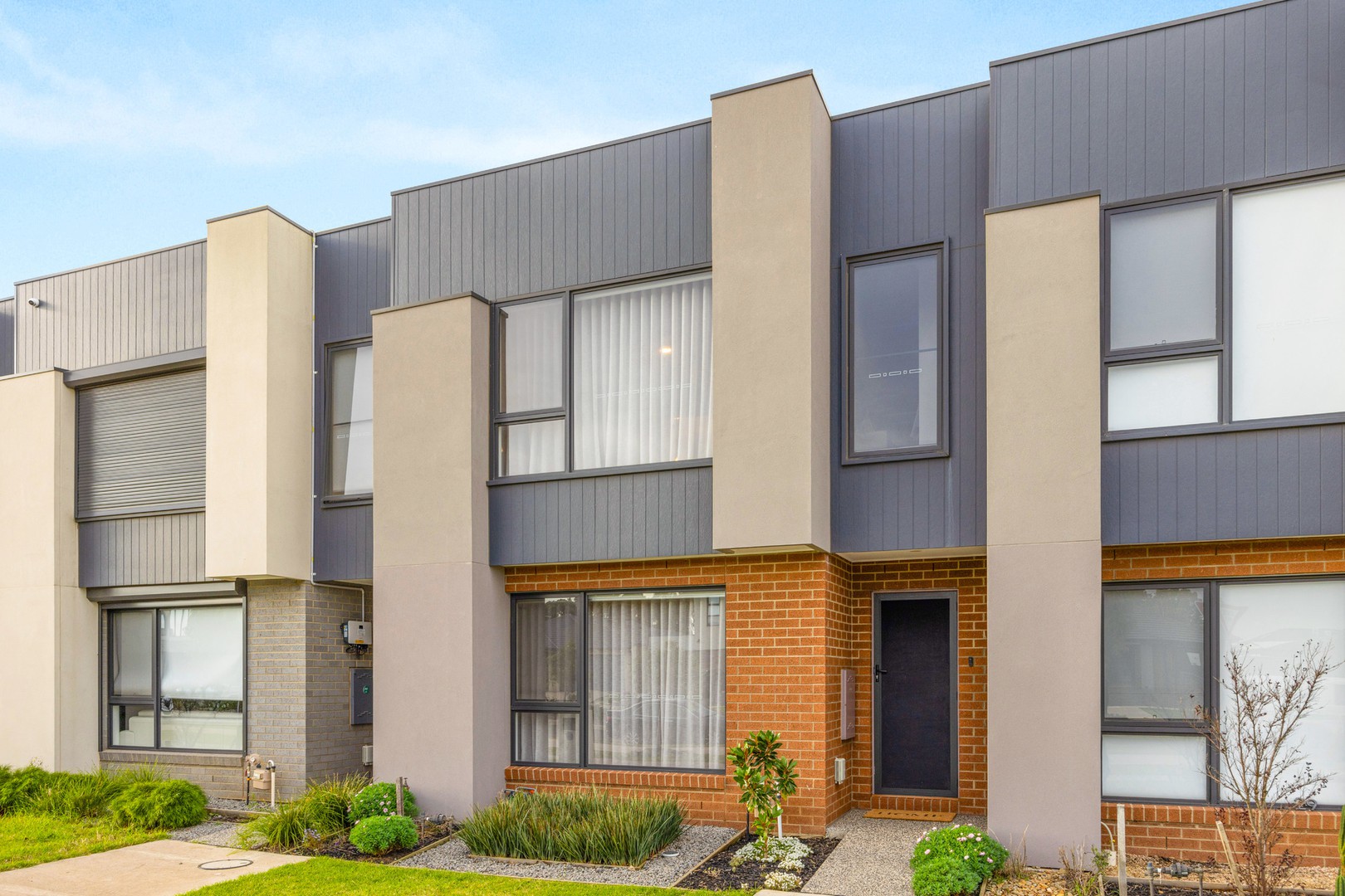 27 Mamic Boulevard, Fraser Rise, VIC 3336 - Thumbnail 2 - 10/06/2025