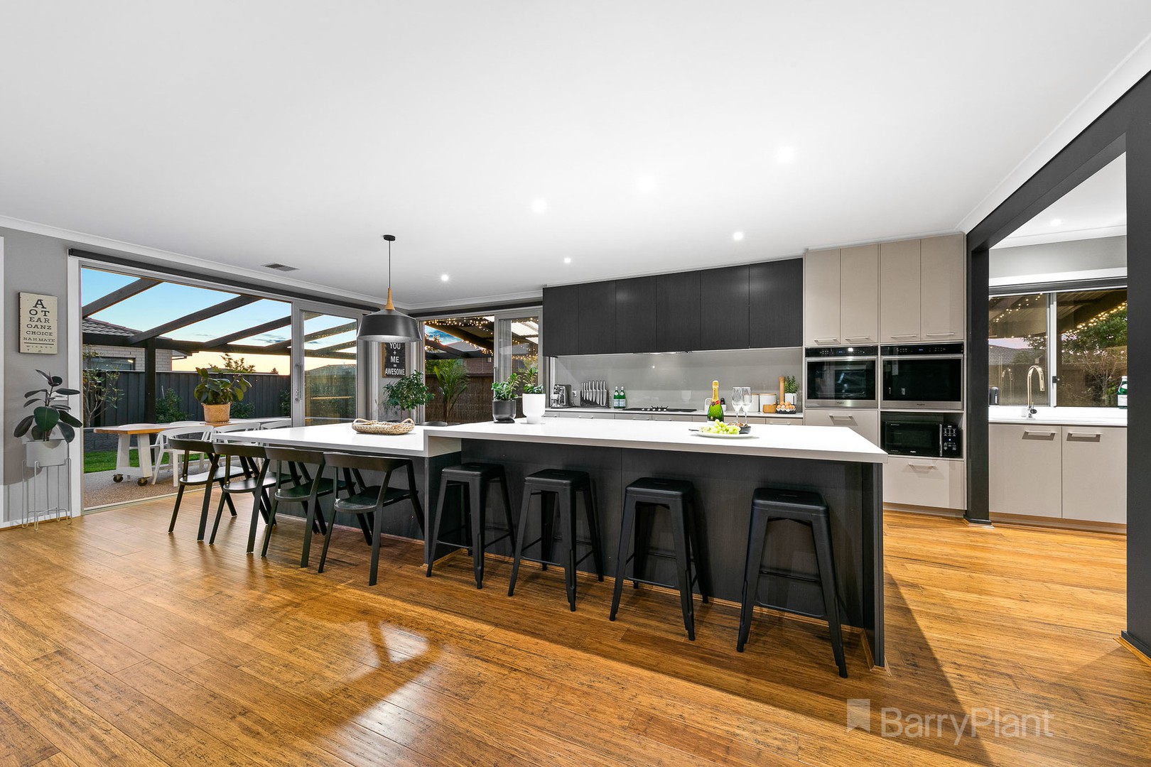 27 Mill Circuit, Clyde North, VIC 3978, Clyde North - Thumbnail 4