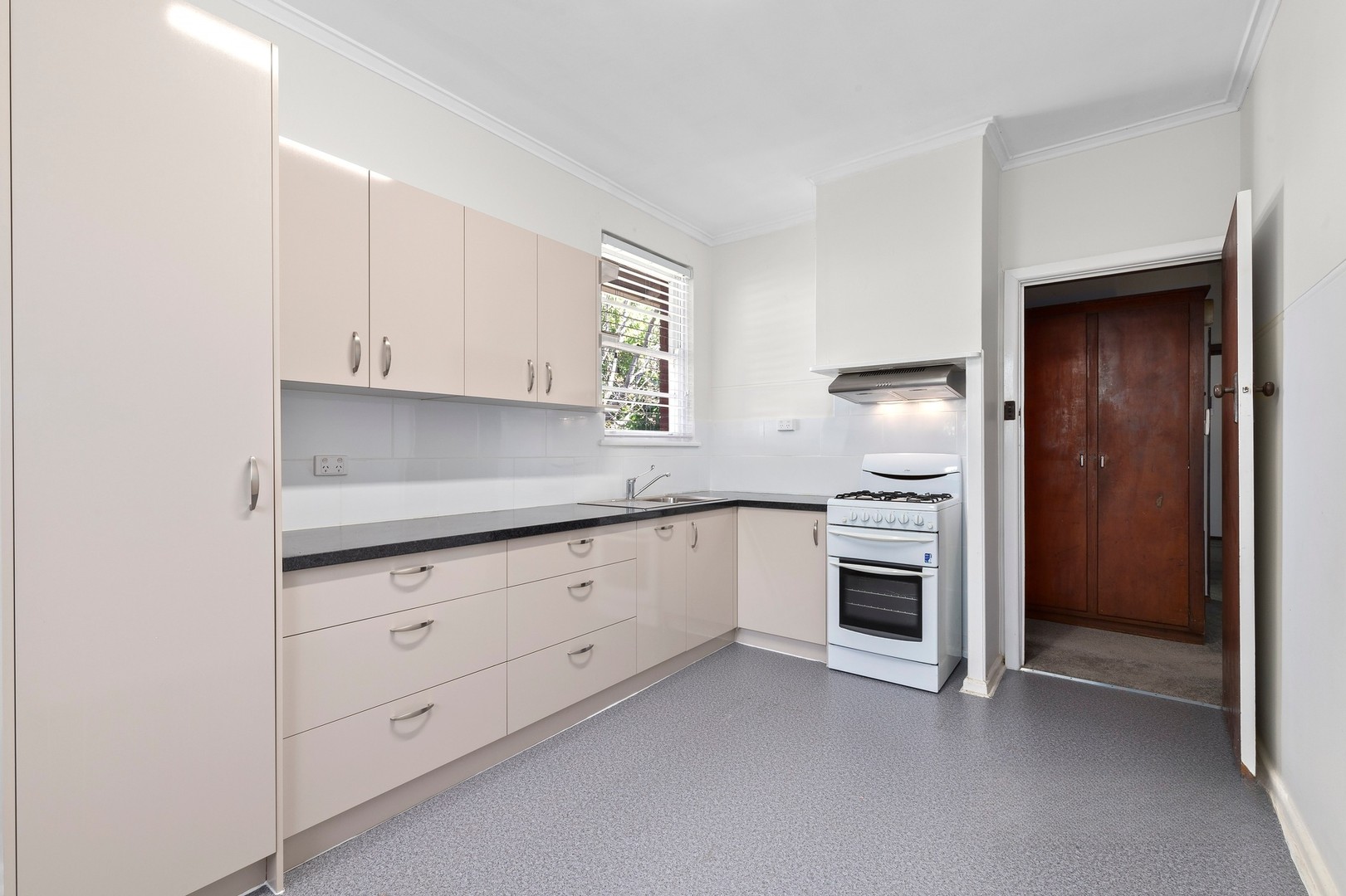 27 Miller Street, Heidelberg Heights, VIC 3081 - Thumbnail 2 - 09/09/2024