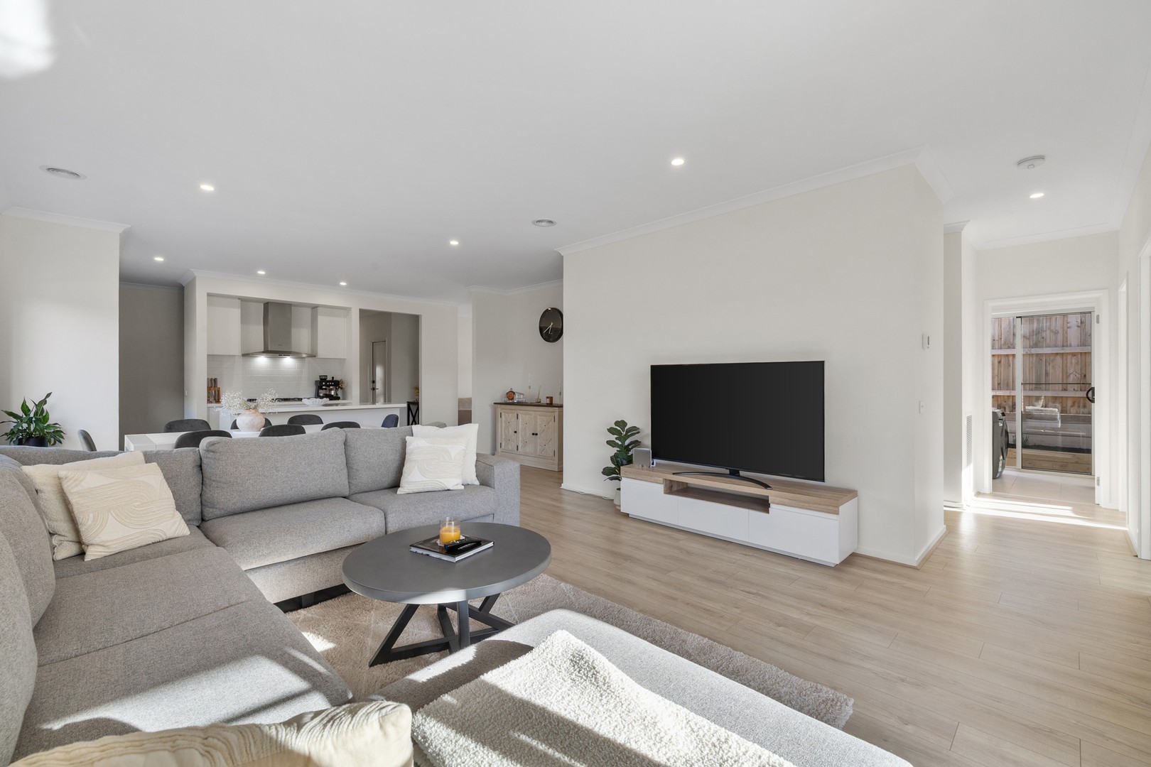 27 Mullins Way, Sunbury, VIC 3429, Sunbury - Thumbnail 2
