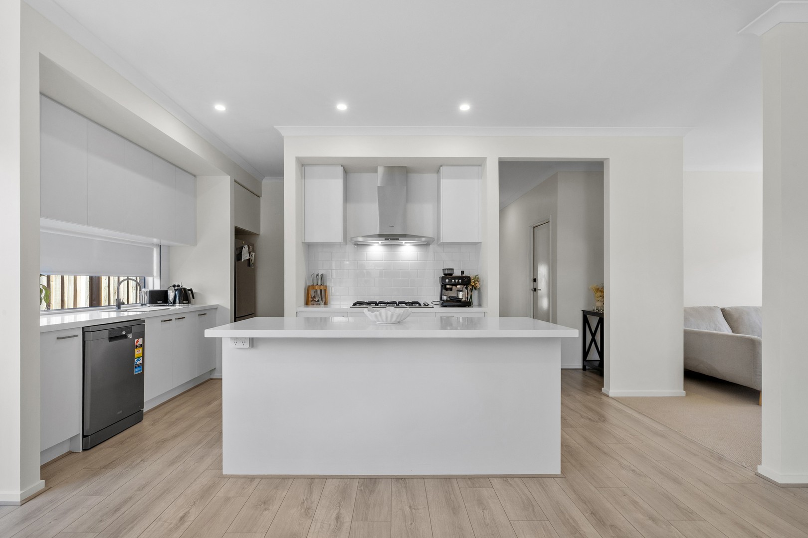 27 Mullins Way, Sunbury, VIC 3429, Sunbury - Thumbnail 4