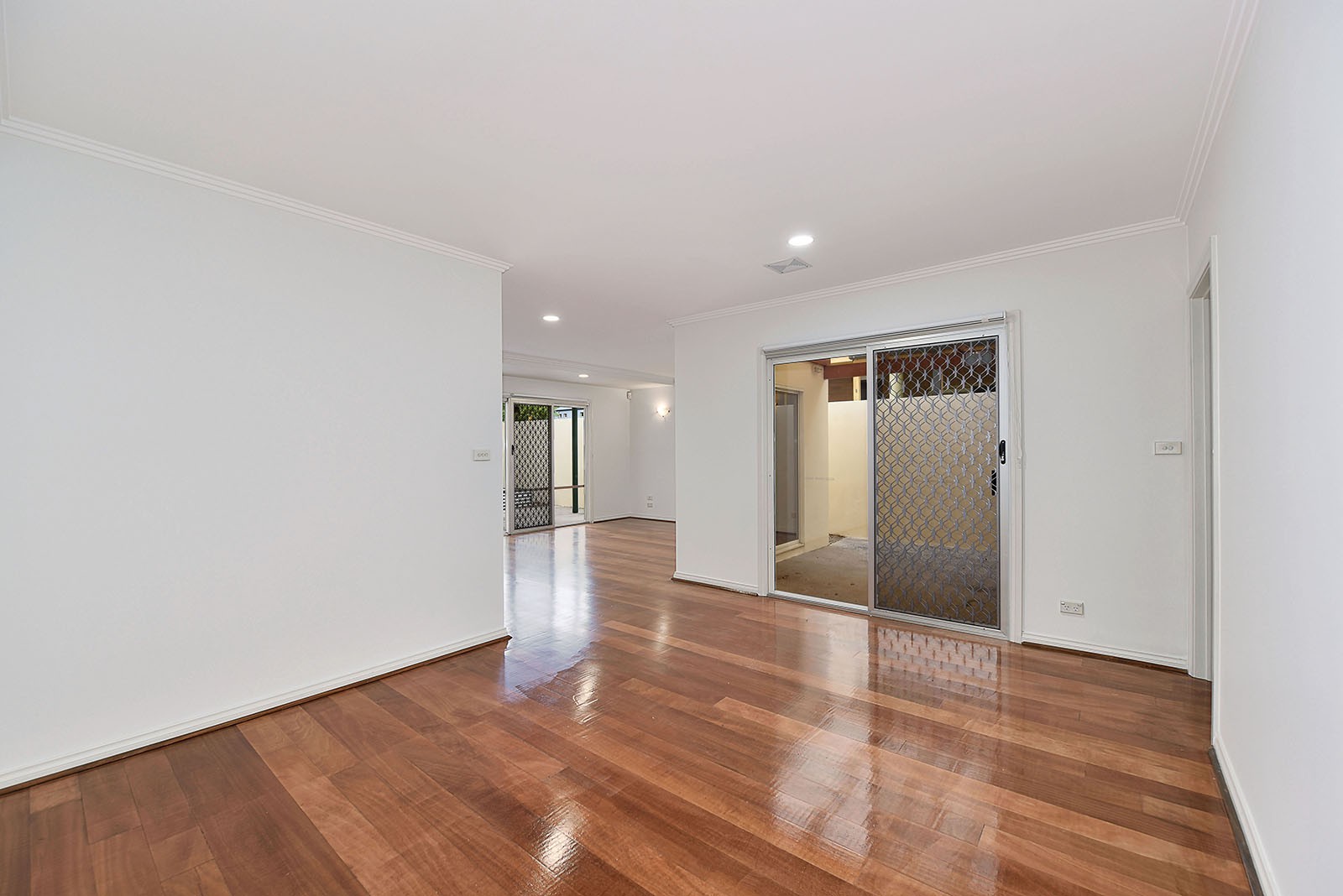 27 Newton Street, Kensington, VIC 3031, Kensington - Thumbnail 4