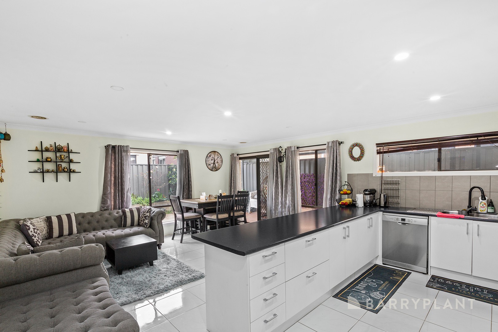 27 Obrien Parade, Pakenham, VIC 3810, Pakenham - Thumbnail 2