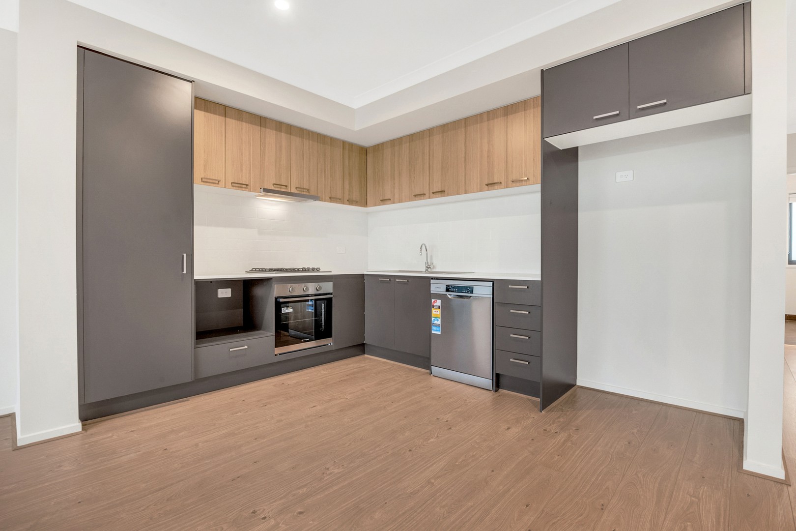 27 Ometepe Walk, Craigieburn, VIC 3064, Craigieburn - Thumbnail 2