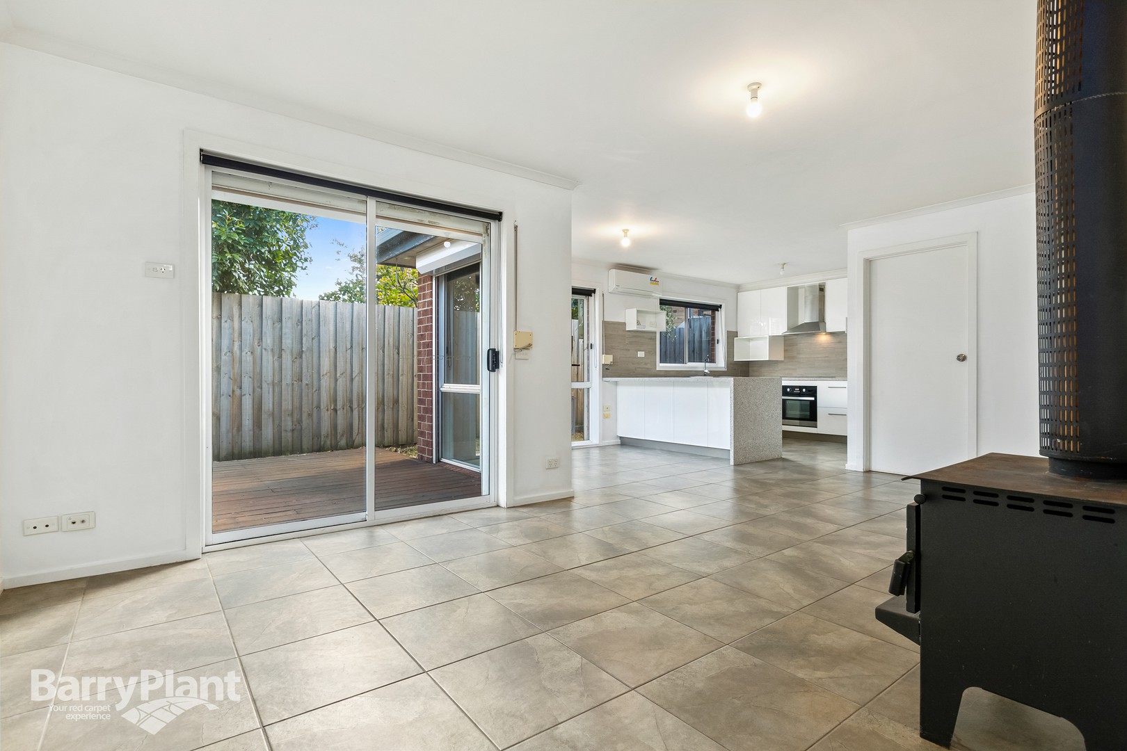 27 Raymond Street, Seaford, VIC 3198, Seaford - Thumbnail 2