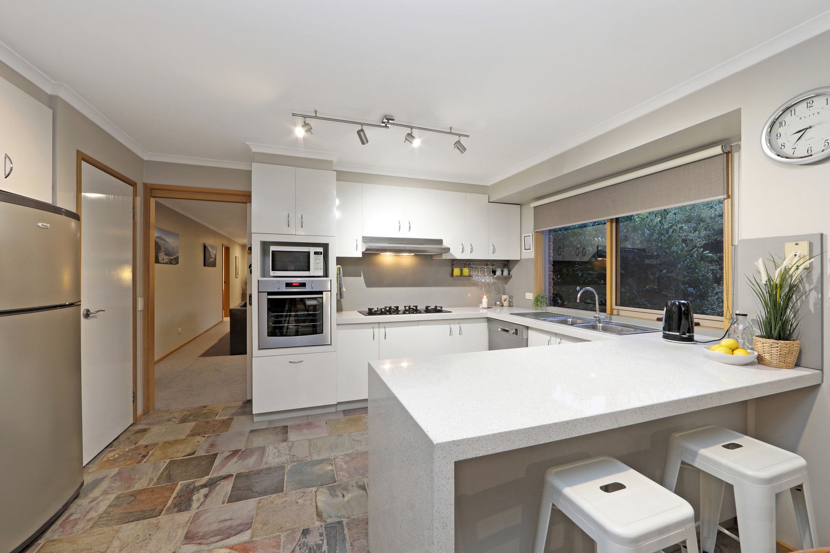 27 Salerno Way, Rowville, VIC 3178, Rowville - Thumbnail 2
