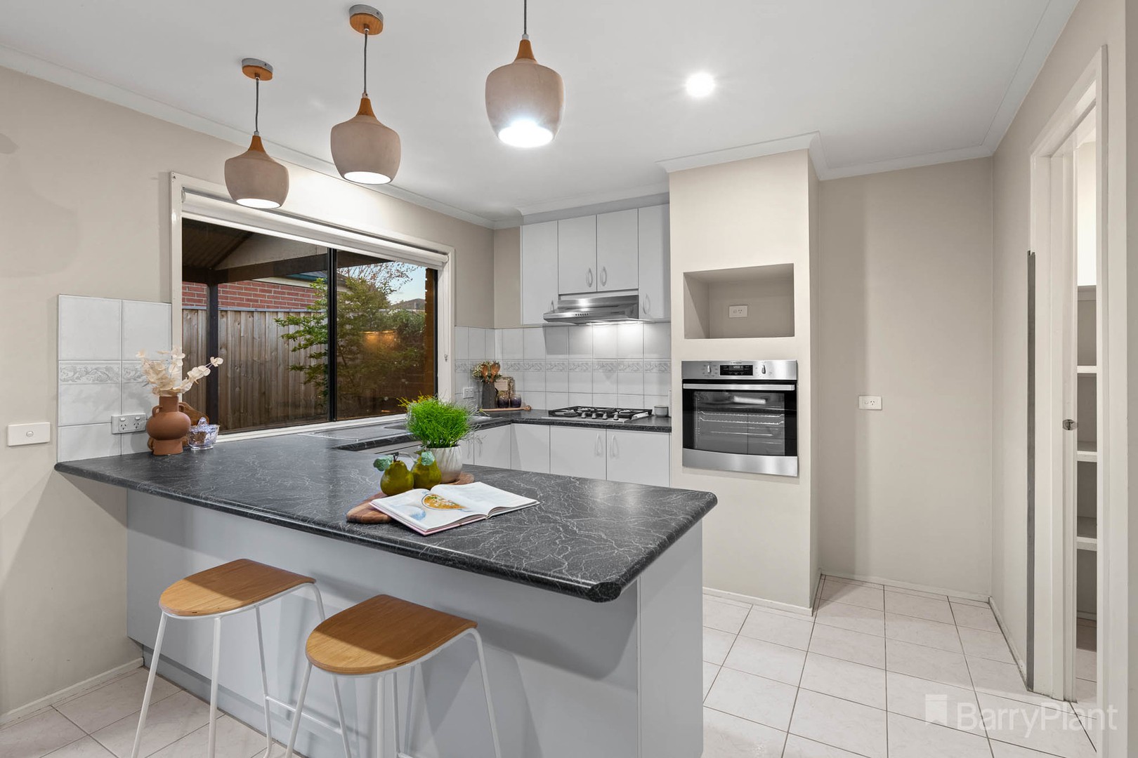27 Sandalwood Drive, Narre Warren, VIC 3805, Narre Warren - Thumbnail 3