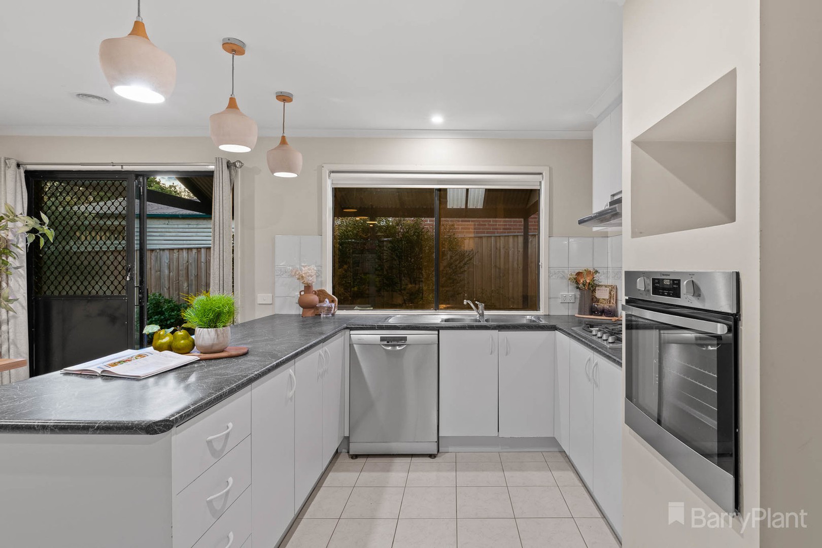 27 Sandalwood Drive, Narre Warren, VIC 3805, Narre Warren - Thumbnail 4