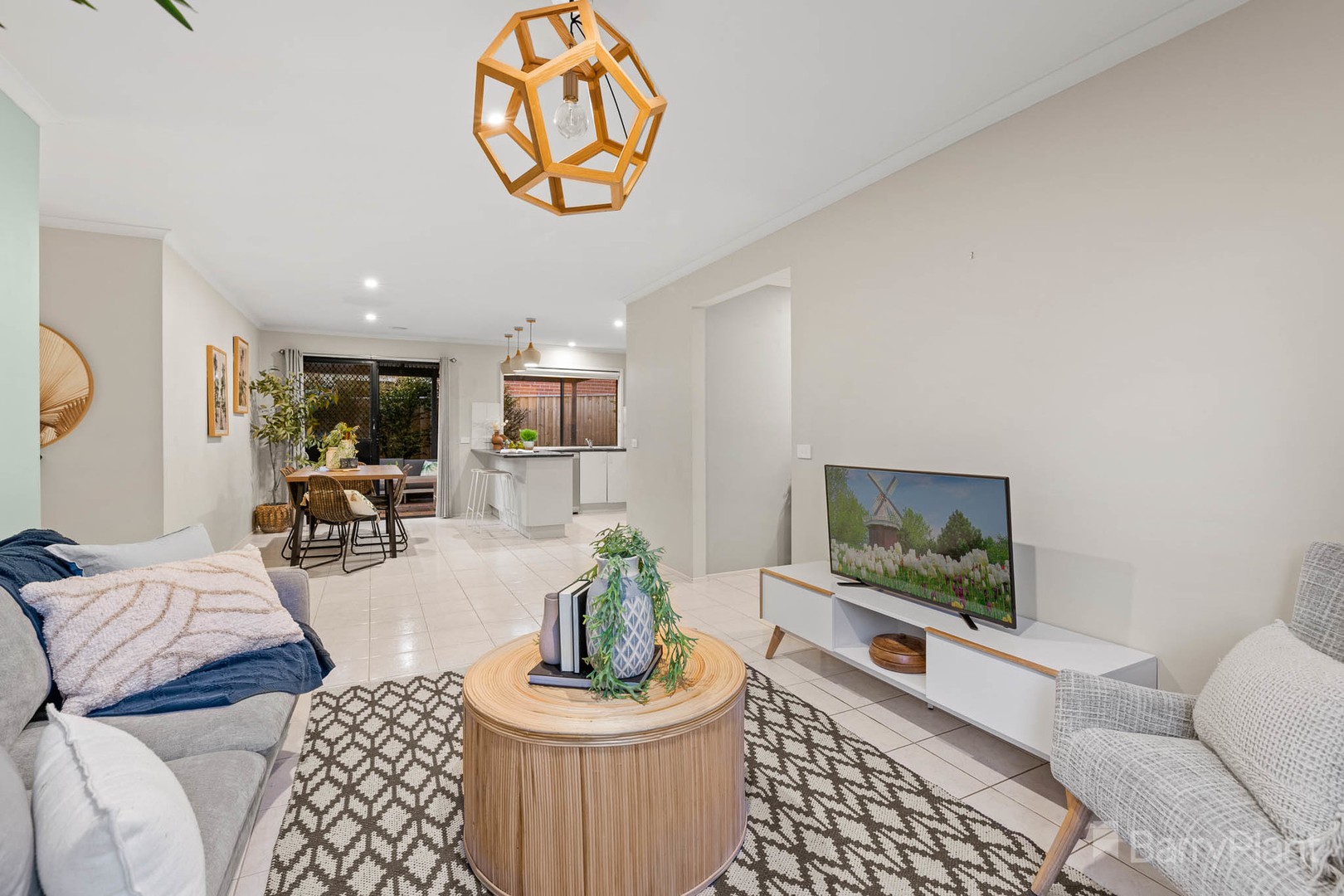 27 Sandalwood Drive, Narre Warren, VIC 3805, Narre Warren - Thumbnail 6