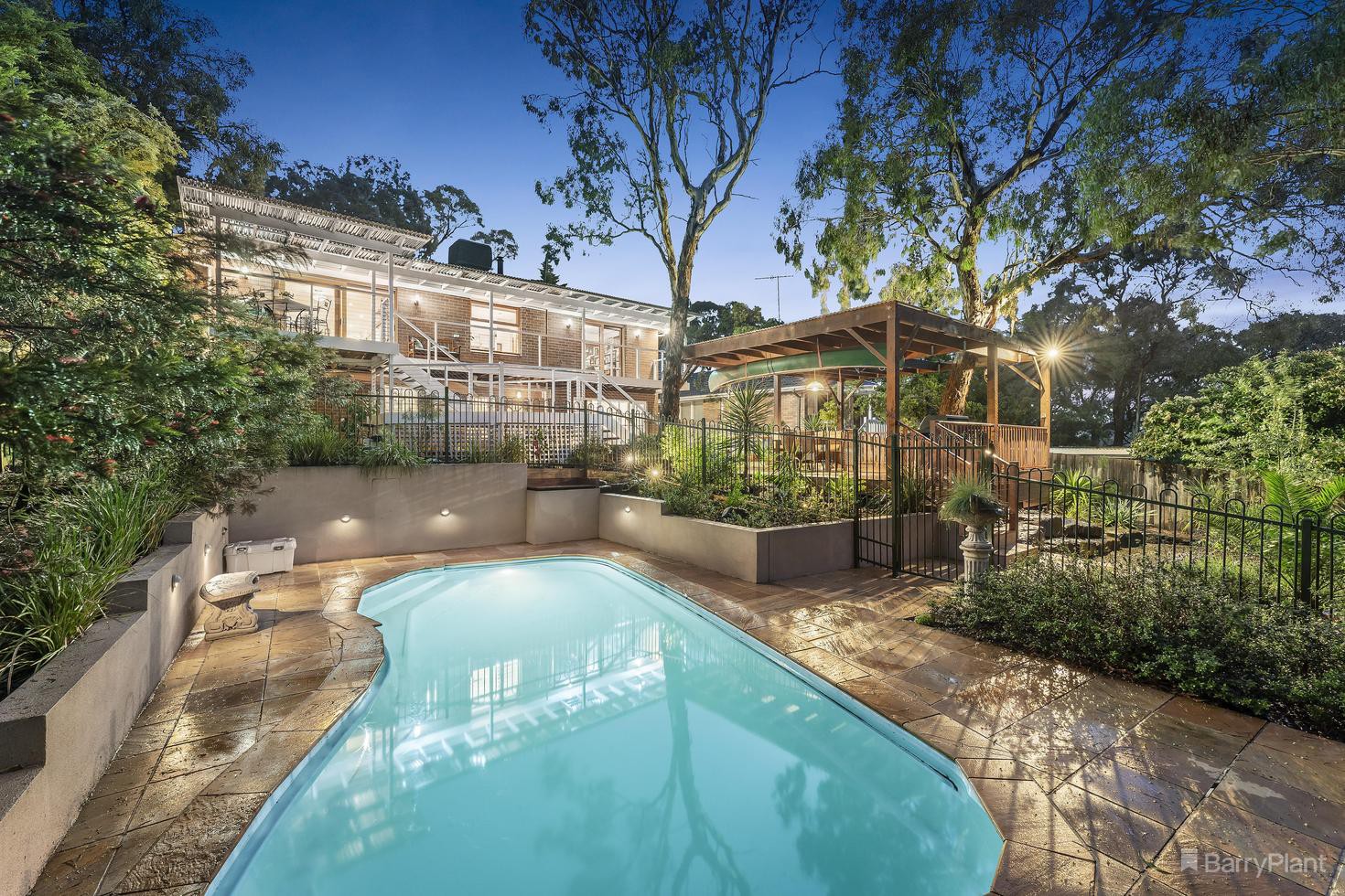 27 Somerleigh Crescent, Greensborough, VIC 3088, Greensborough - Thumbnail 2