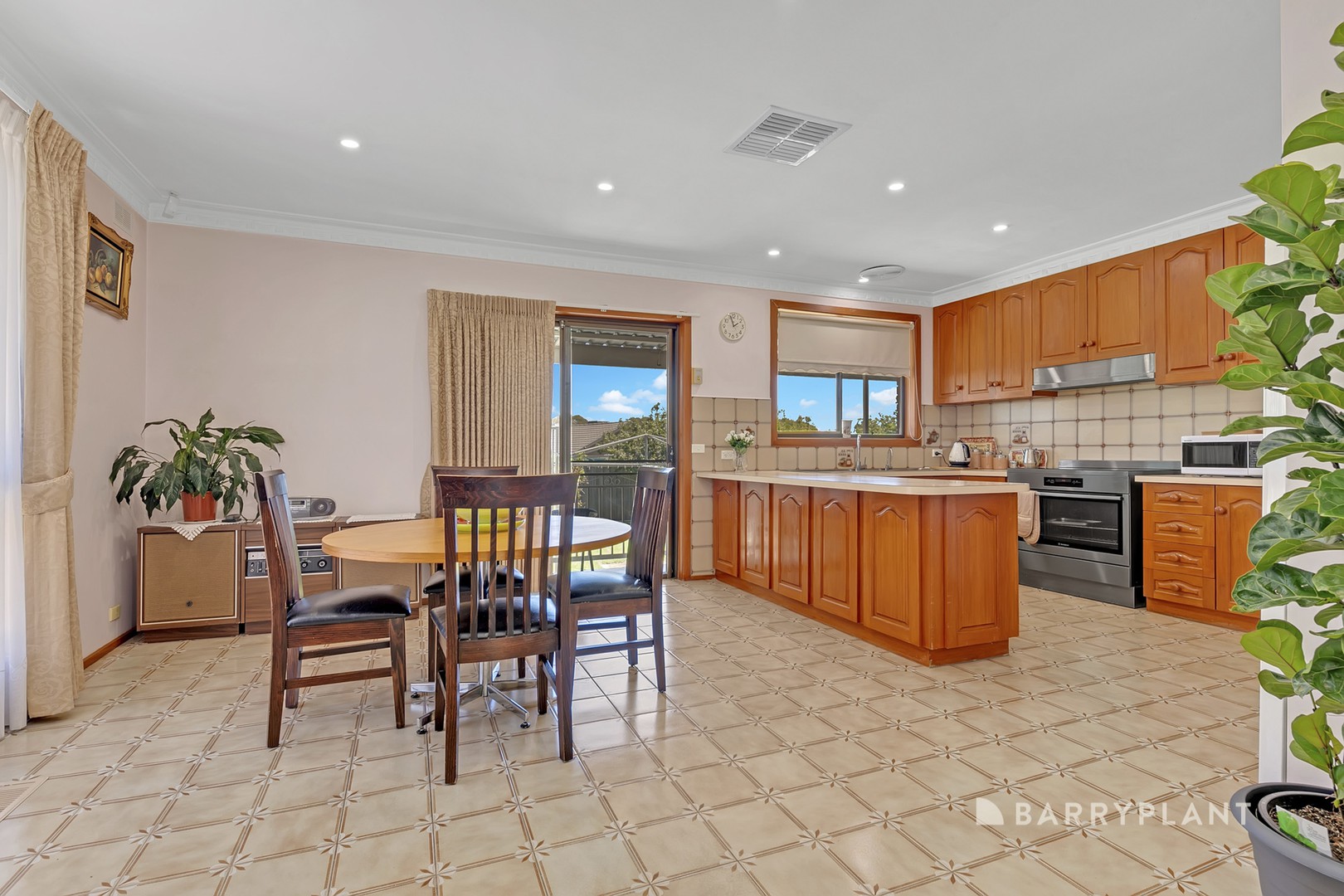 27 Statesman Crescent, Mill Park, VIC 3082, Mill Park - Thumbnail 5