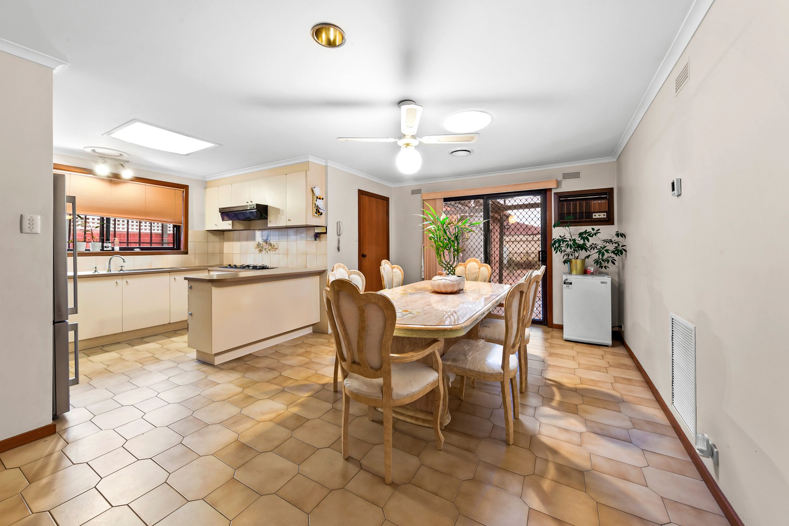 27 Stenson Road, Kealba, VIC 3021, Kealba - Thumbnail 5