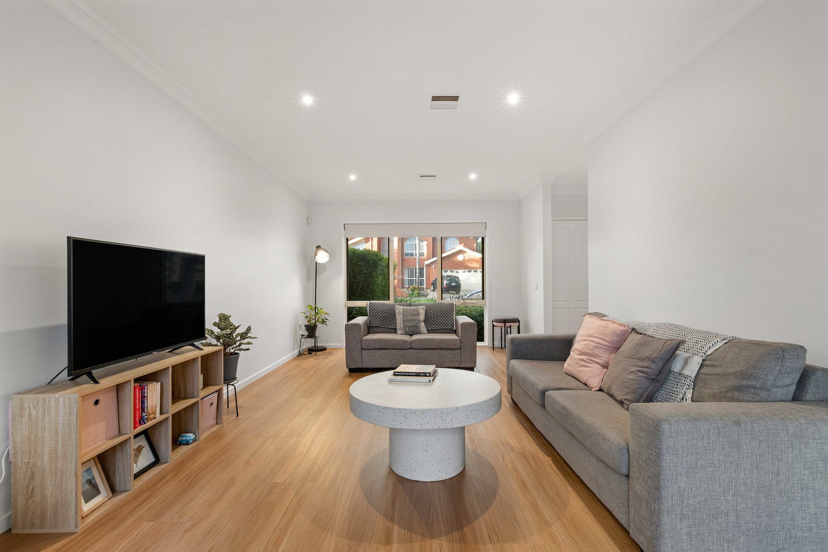 27 Wentworth Drive, Taylors Lakes, VIC 3038, Taylors Lakes - Thumbnail 2