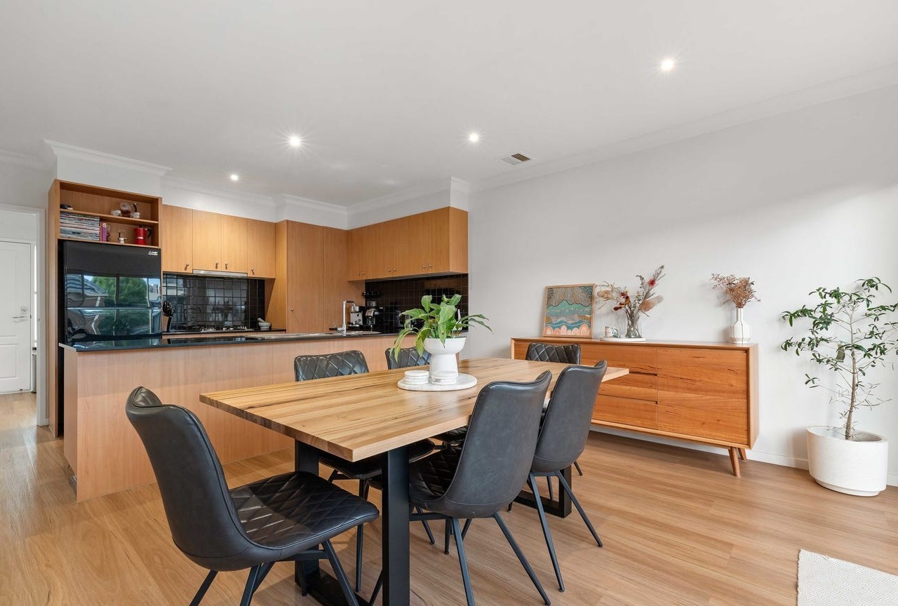 27 Wentworth Drive, Taylors Lakes, VIC 3038, Taylors Lakes - Thumbnail 2