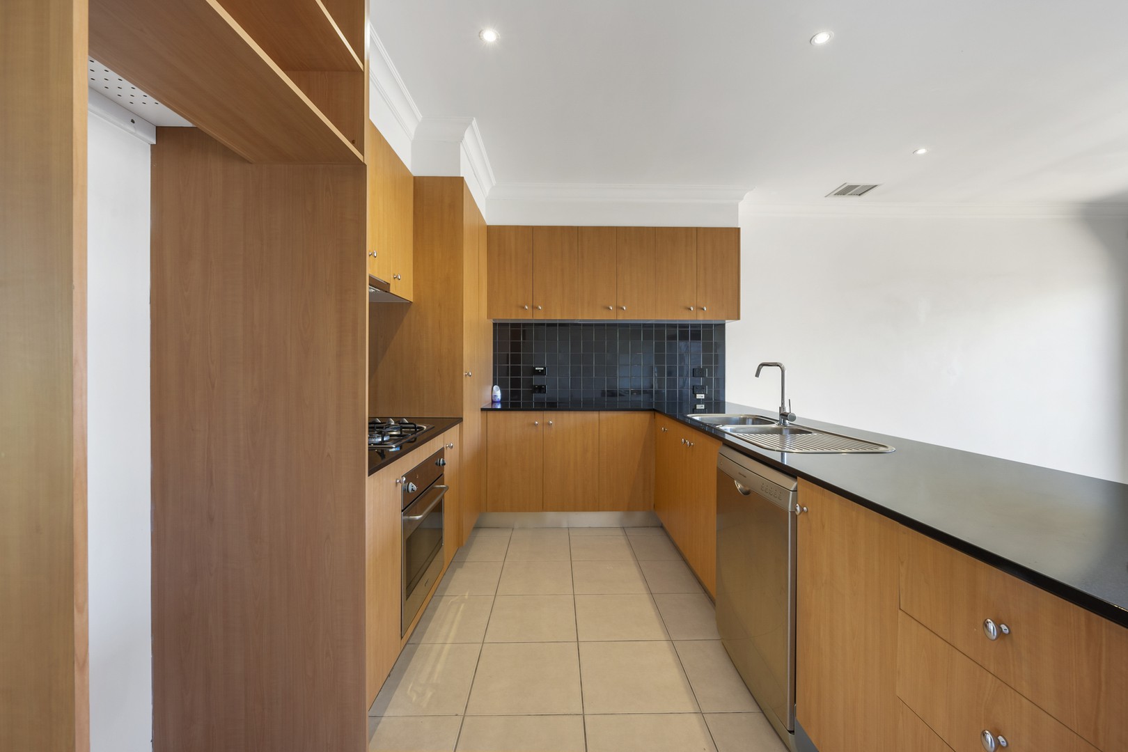 27 Wentworth Drive, Taylors Lakes, VIC 3038, Taylors Lakes - Thumbnail 3