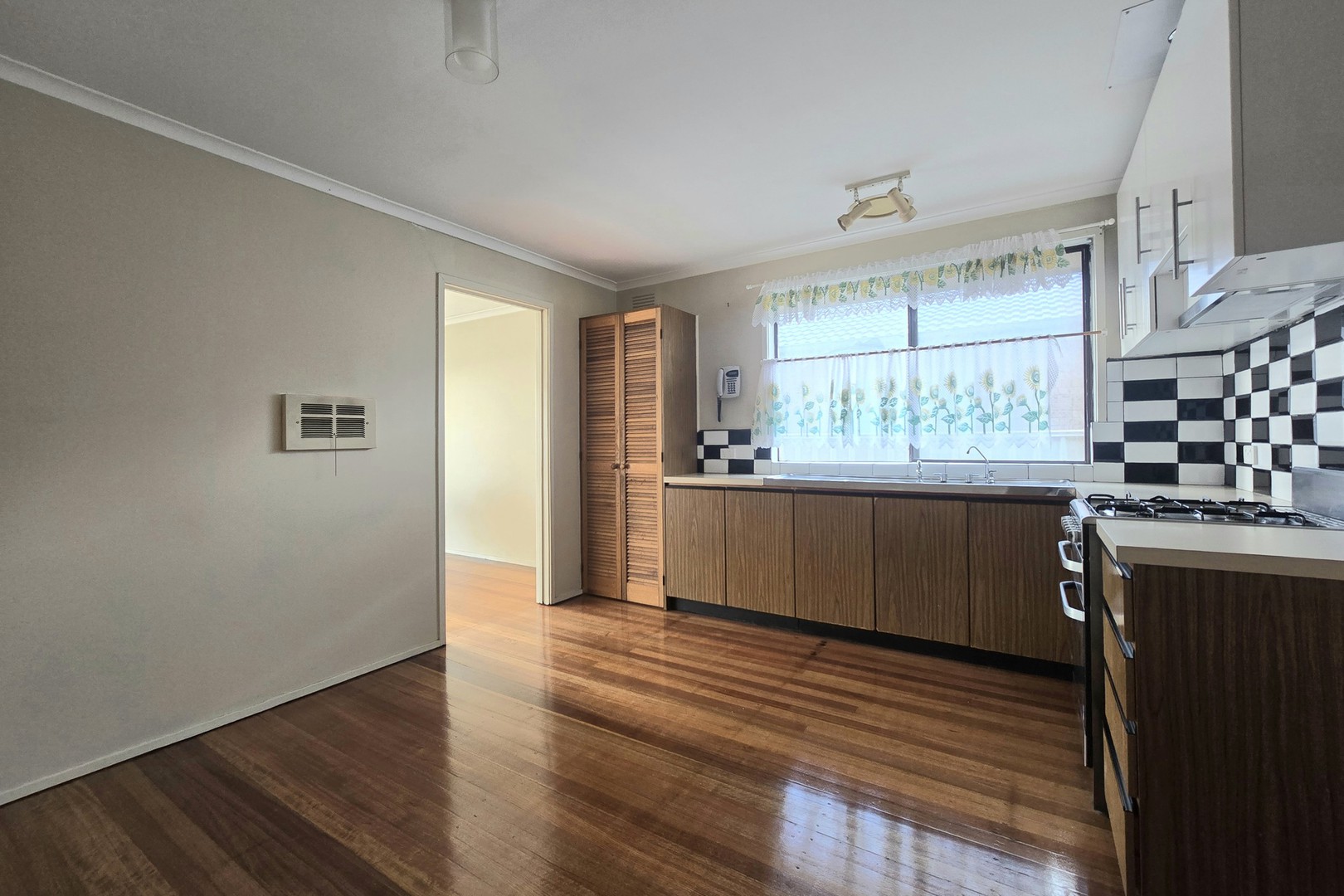 27 Wimmera Crescent, Keilor Downs, VIC 3038, Keilor Downs - Thumbnail 3