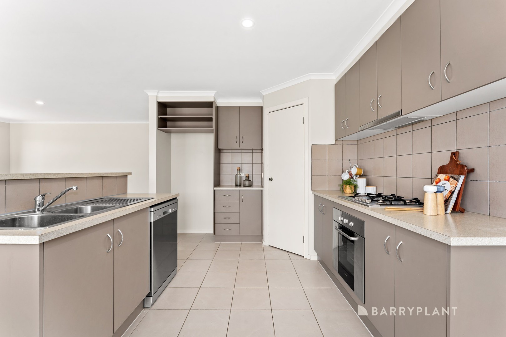 270 The Lakes Boulevard, South Morang, VIC 3752, South Morang - Thumbnail 3