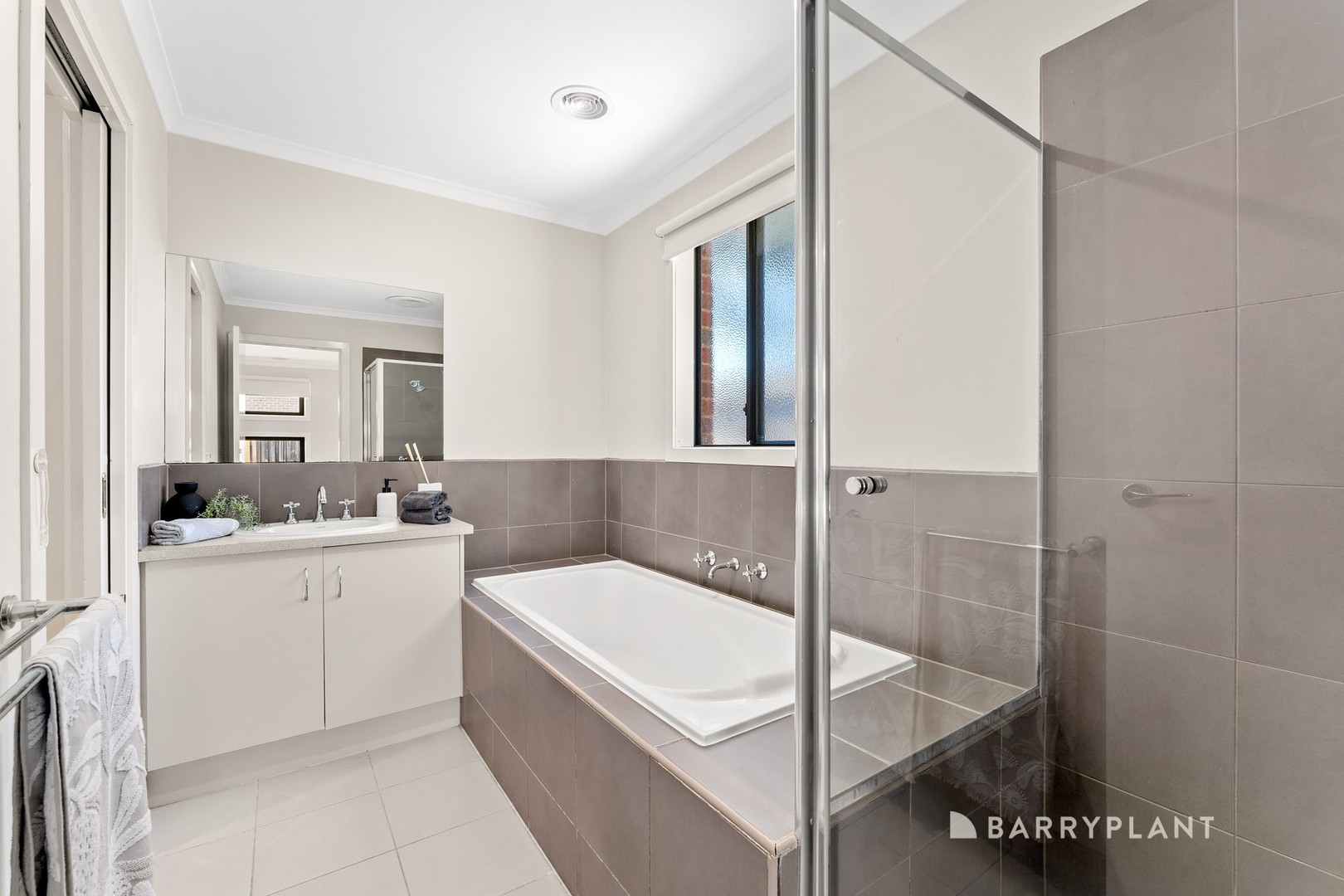 270 The Lakes Boulevard, South Morang, VIC 3752, South Morang - Thumbnail 6