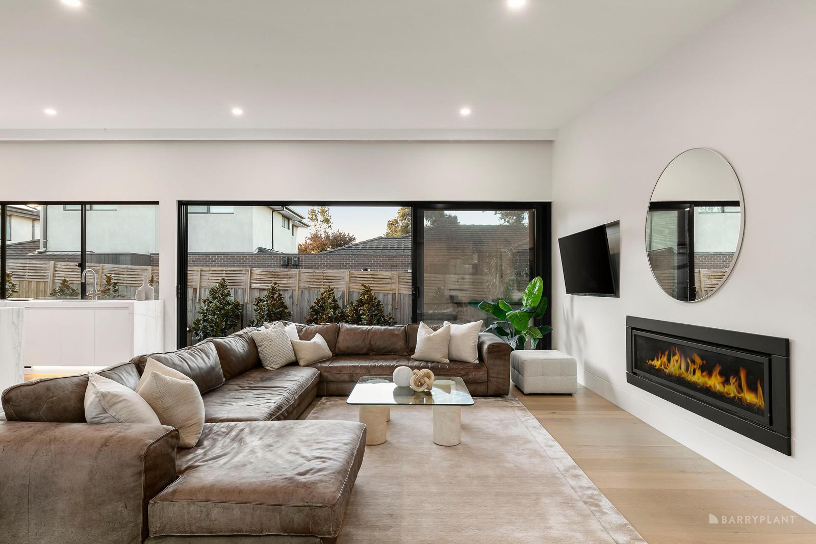 27a Halls Parade, Mitcham, VIC 3132, Mitcham - Thumbnail 3