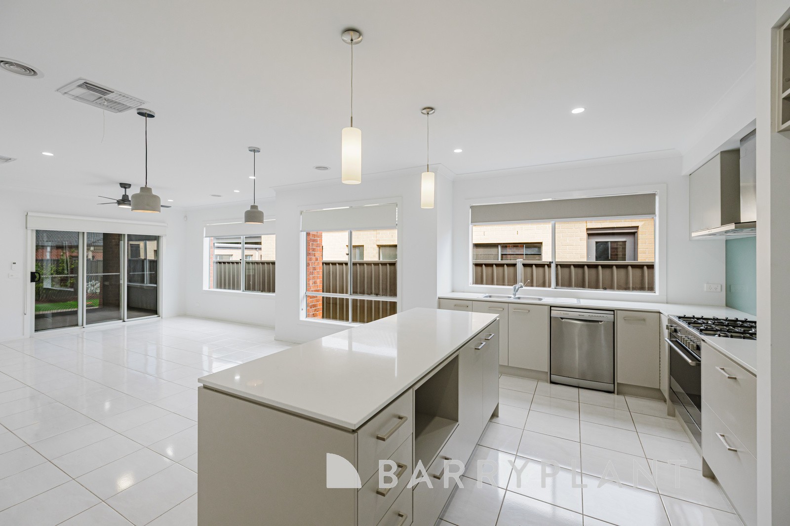 28 Ambervue Drive, Cobblebank, VIC 3338, Cobblebank - Thumbnail 2