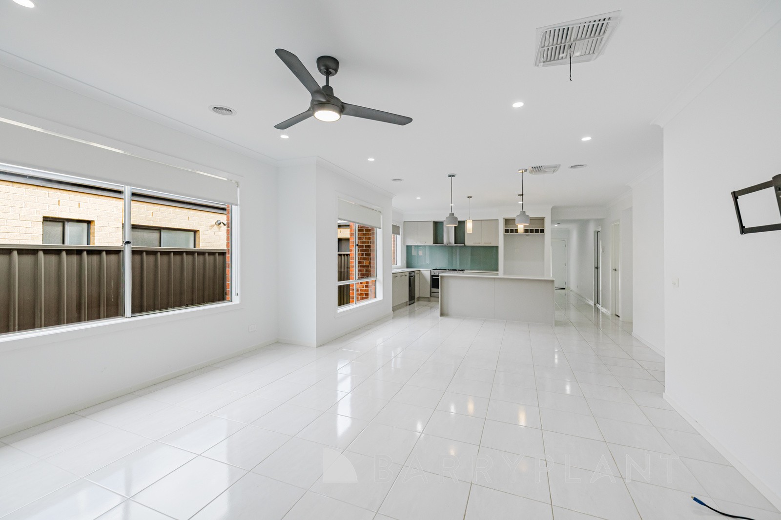 28 Ambervue Drive, Cobblebank, VIC 3338, Cobblebank - Thumbnail 3