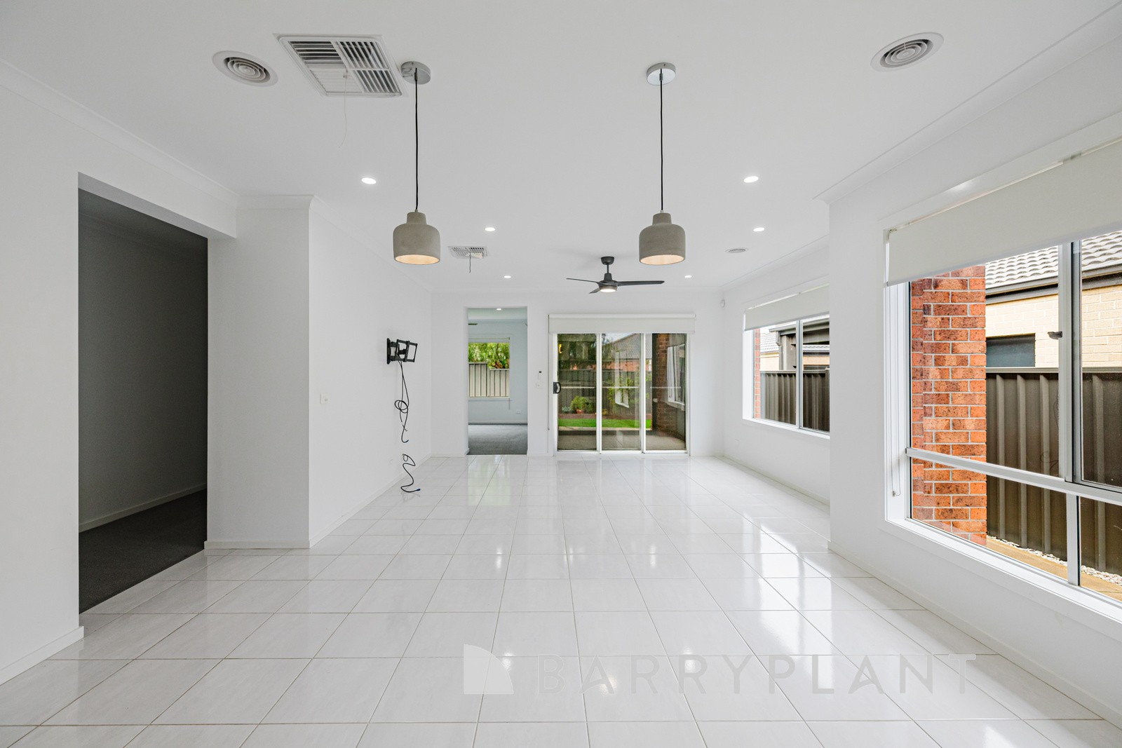28 Ambervue Drive, Cobblebank, VIC 3338, Cobblebank - Thumbnail 4