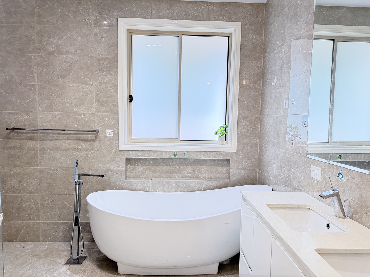 28 Apex Crescent, Bulleen, VIC 3105 - Thumbnail 2 - 01/12/2025