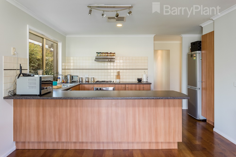 28 Arlington Way, Point Cook, VIC 3030, Point Cook - Thumbnail 4