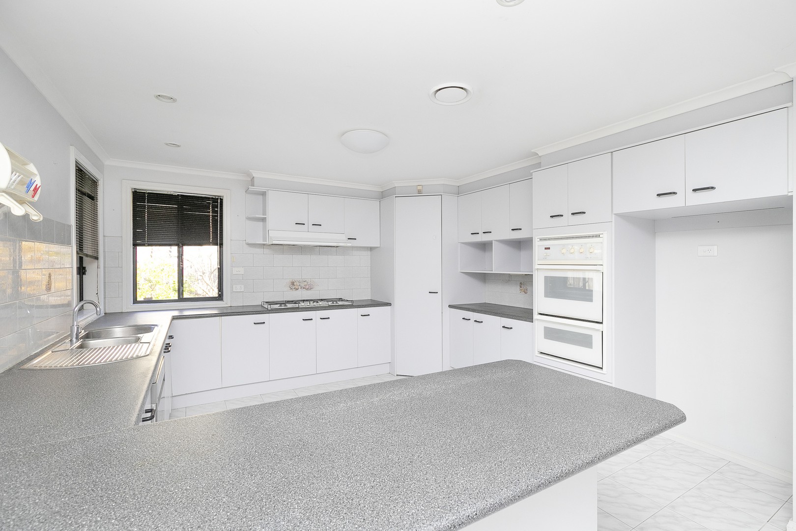 28 Australia Drive, Taylors Lakes, VIC 3038, Taylors Lakes - Thumbnail 4