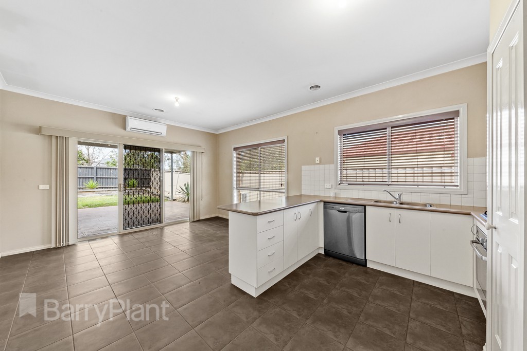 28 Barringo Way, Caroline Springs, VIC 3023 - Thumbnail 1 - 20/12/2021