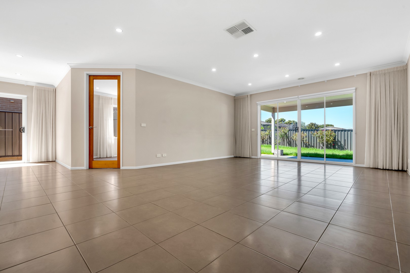 28 Ben Loman Circuit, Craigieburn, VIC 3064, Craigieburn - Thumbnail 2